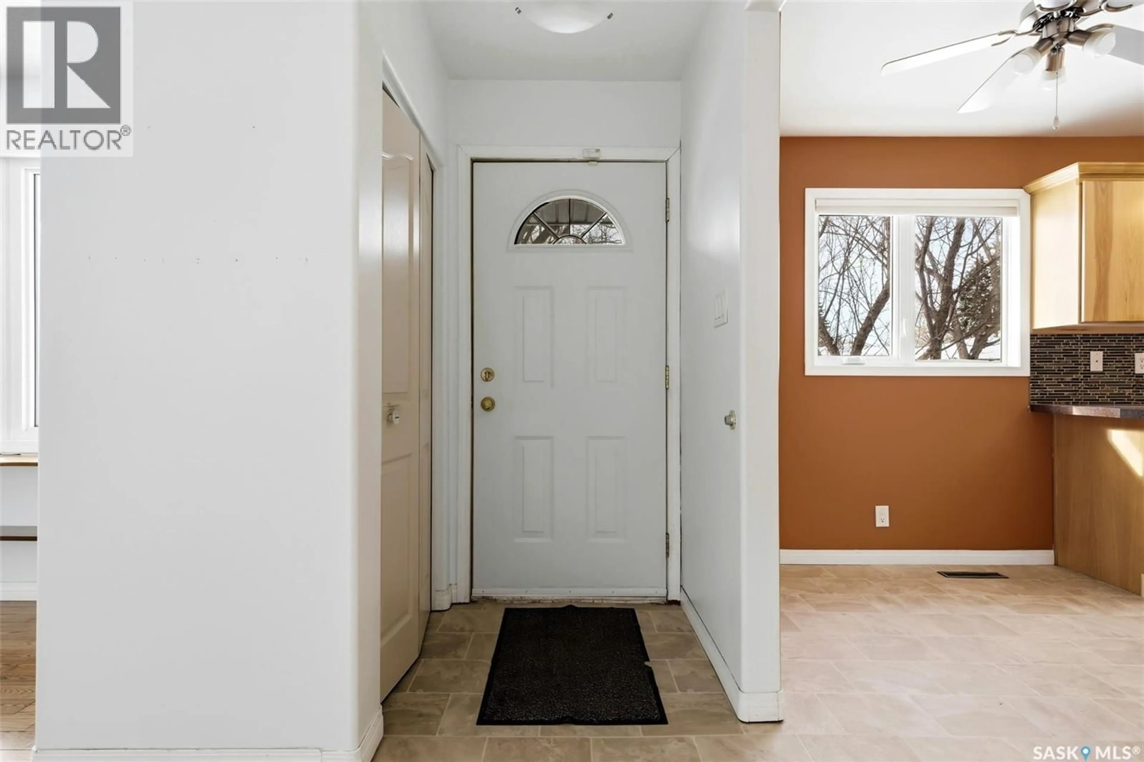Indoor entryway for 175 WALDEN CRESCENT, Regina Saskatchewan S4N1L4