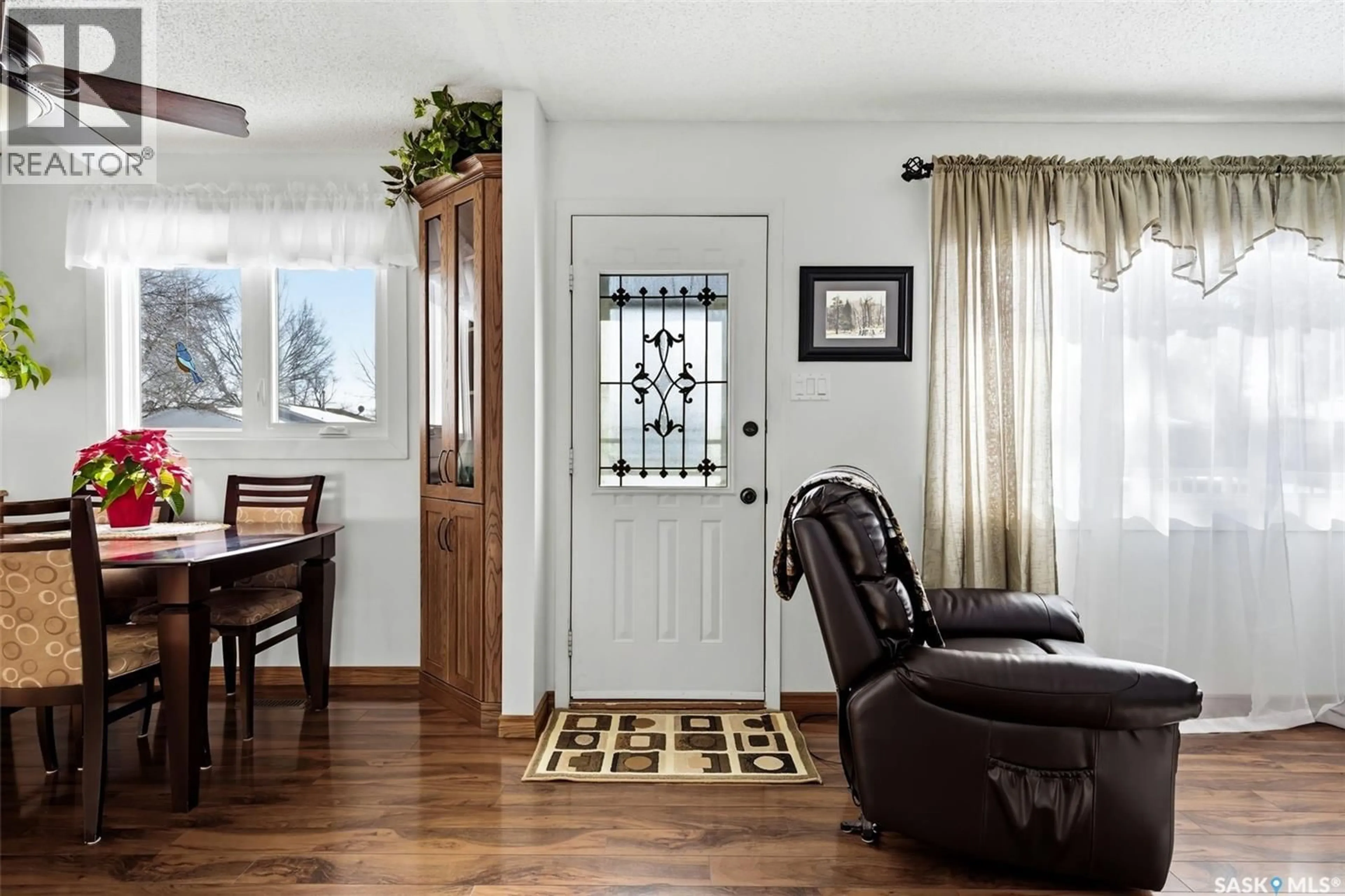 Indoor entryway for 130 CHURCH DRIVE, Regina Saskatchewan S4X1P8