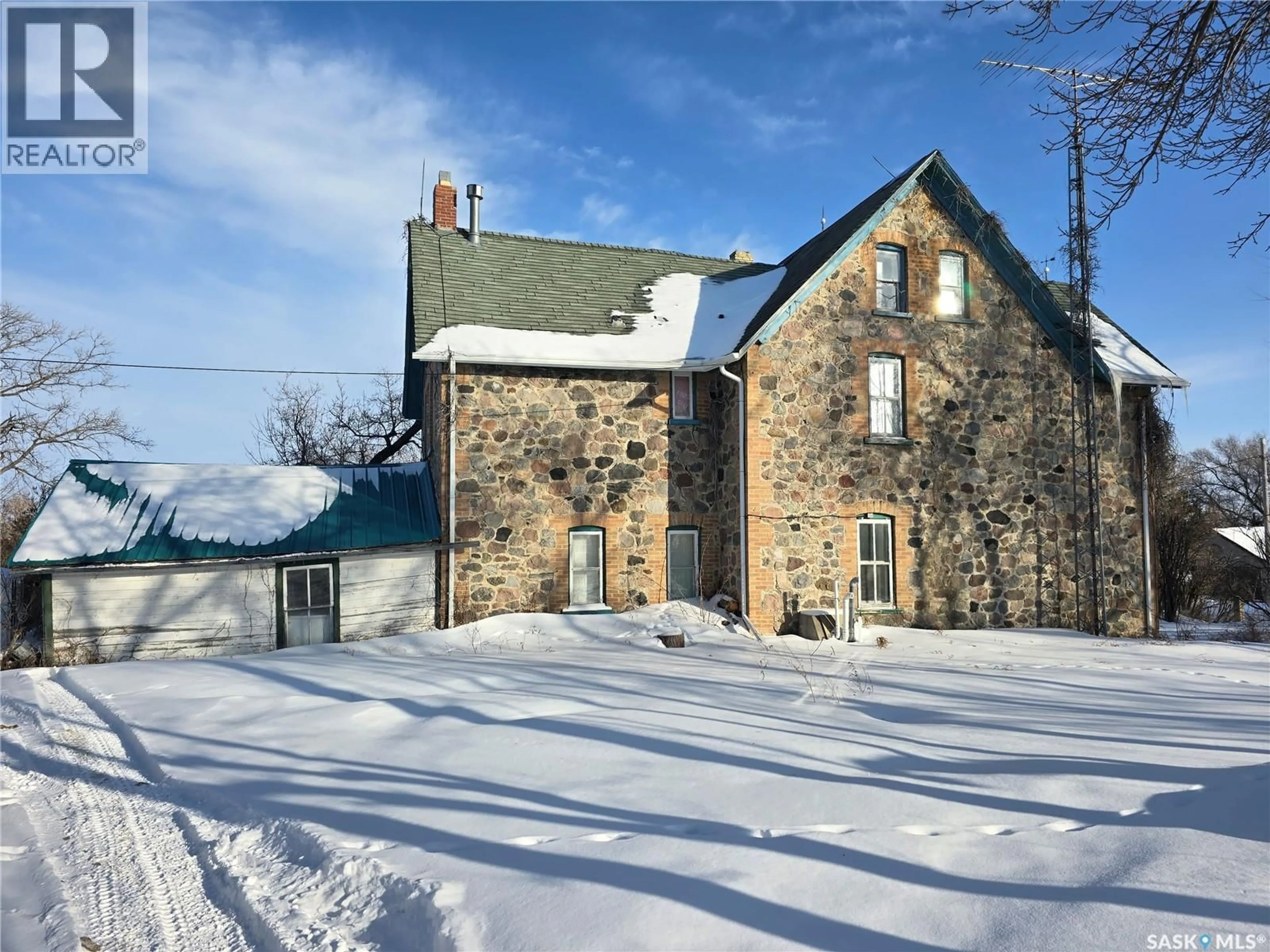 A pic from outside/outdoor area/front of a property/back of a property/a pic from drone, unknown for 934 MAIN STREET, Broadview Saskatchewan S0G0K0