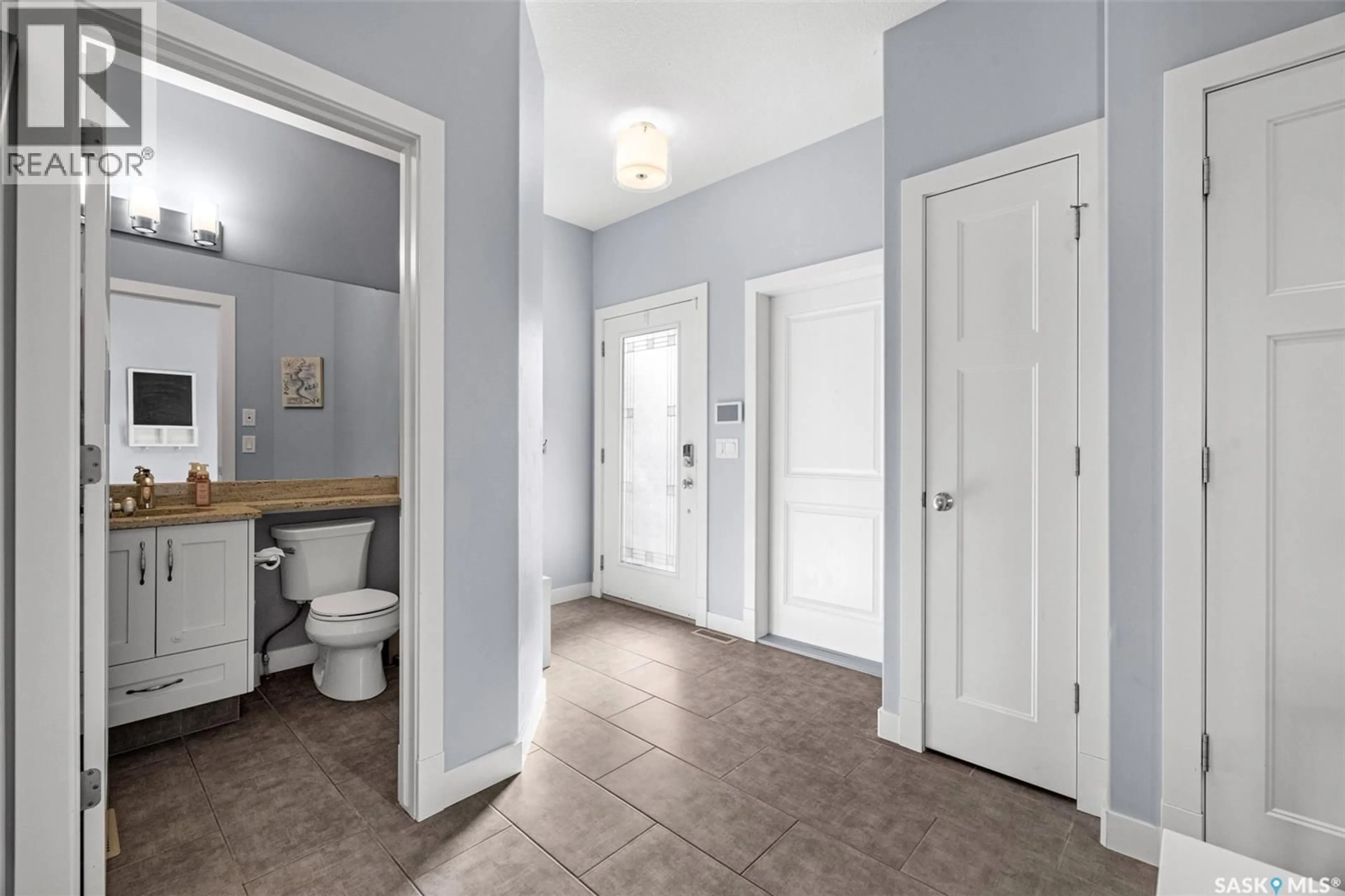 Indoor entryway for 5492 AERIAL CRESCENT, Regina Saskatchewan S4W0C9