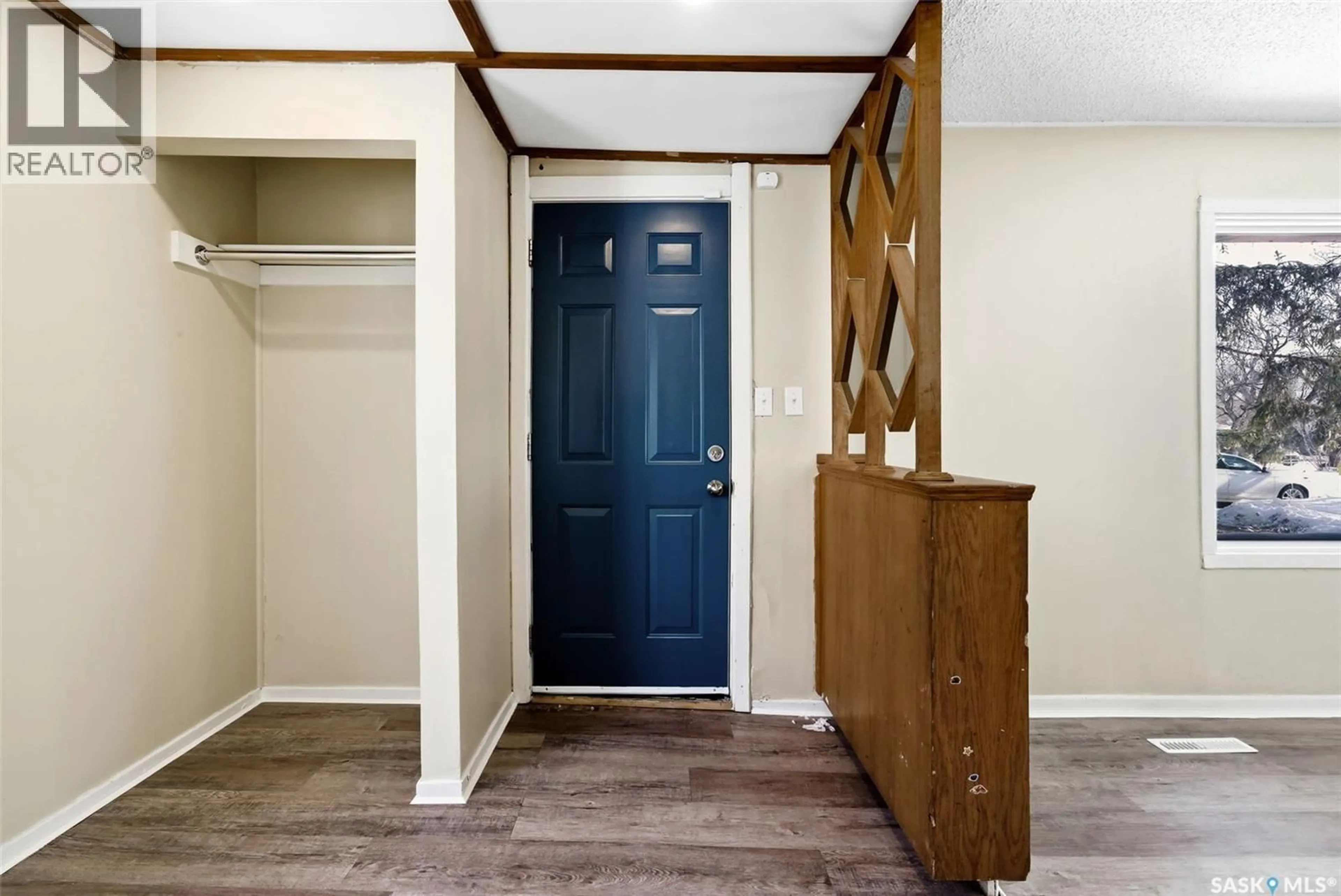 Indoor entryway for 1162 QUEEN STREET, Regina Saskatchewan S4T4B2