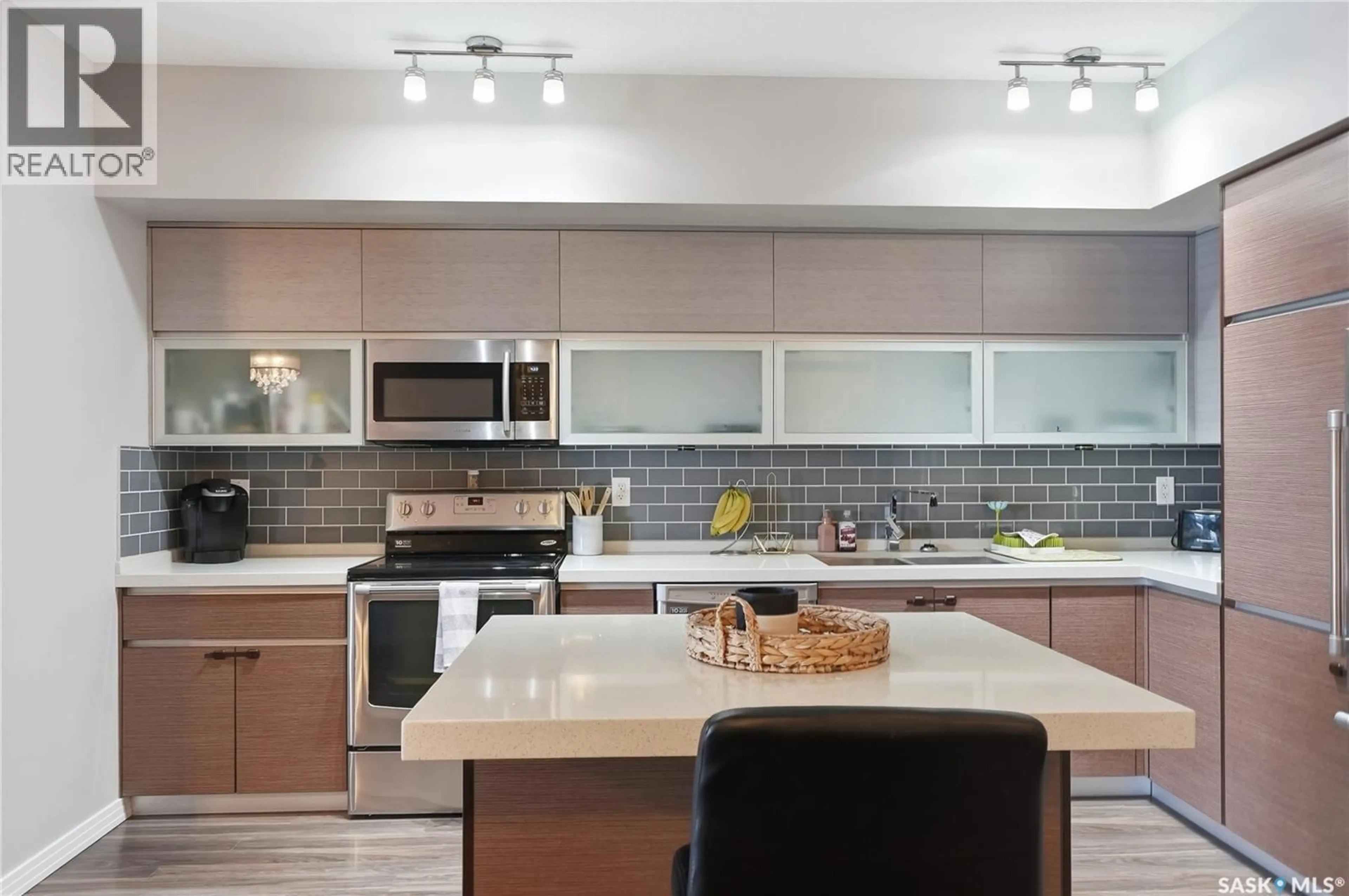 Contemporary kitchen, ceramic/tile floor for 102 235 EVERGREEN SQUARE, Saskatoon Saskatchewan S7W0T9