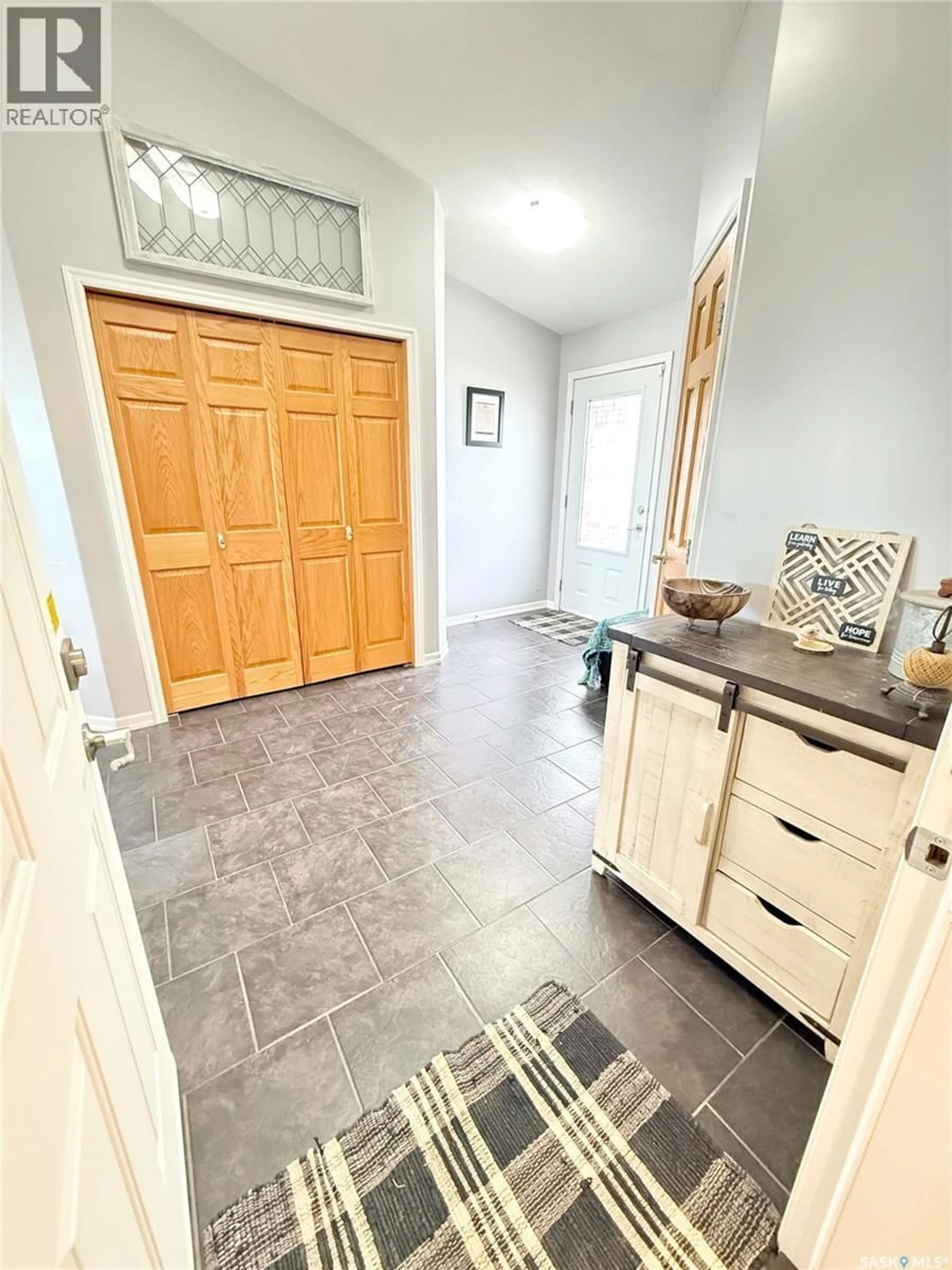Indoor entryway for Acreage - 13 WEYBURN HIGHWAY, Weyburn Rm No. 67 Saskatchewan S4H0A0