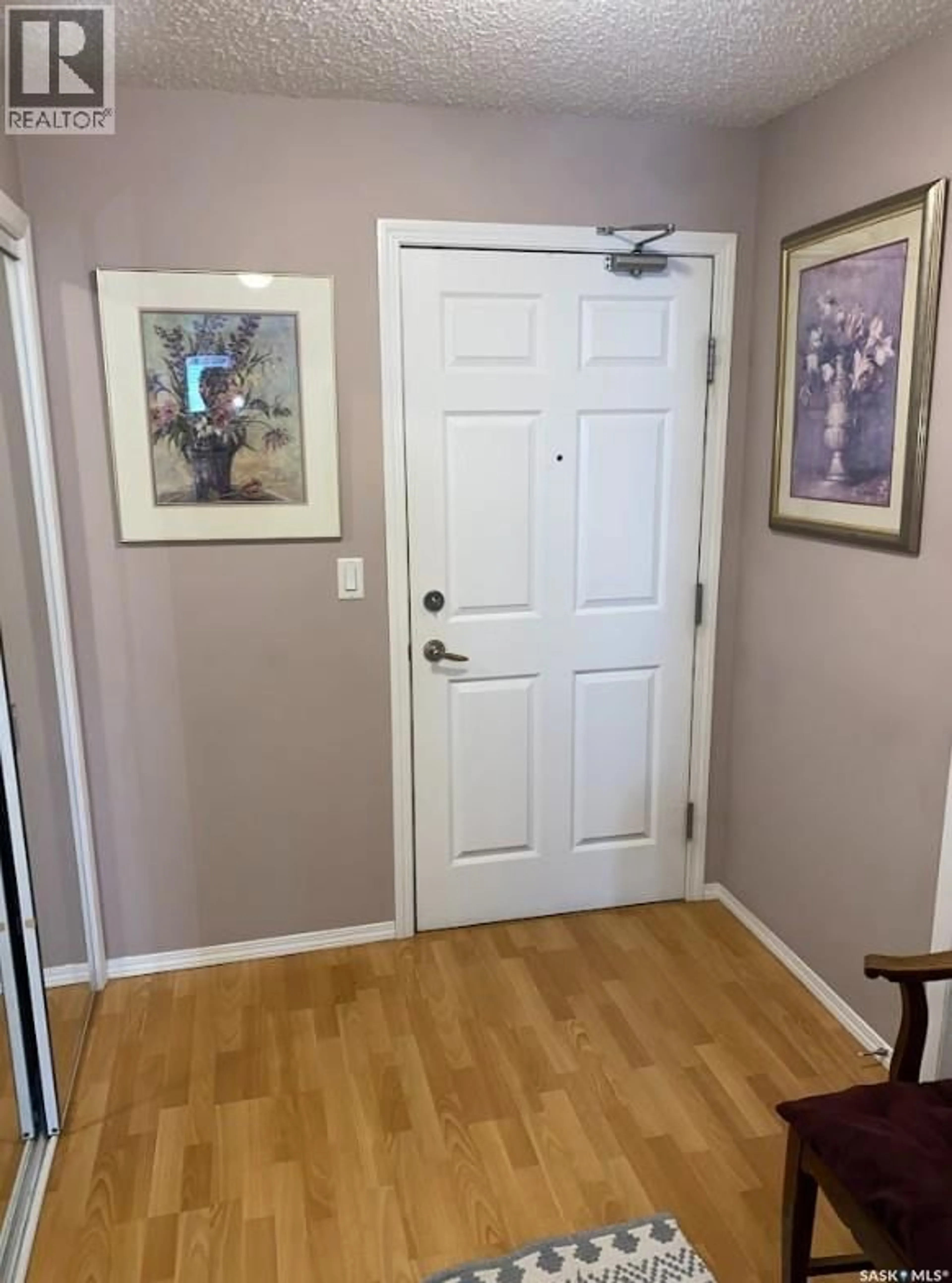 Indoor entryway for 203 - 314 NELSON ROAD, Saskatoon Saskatchewan S7S1N3