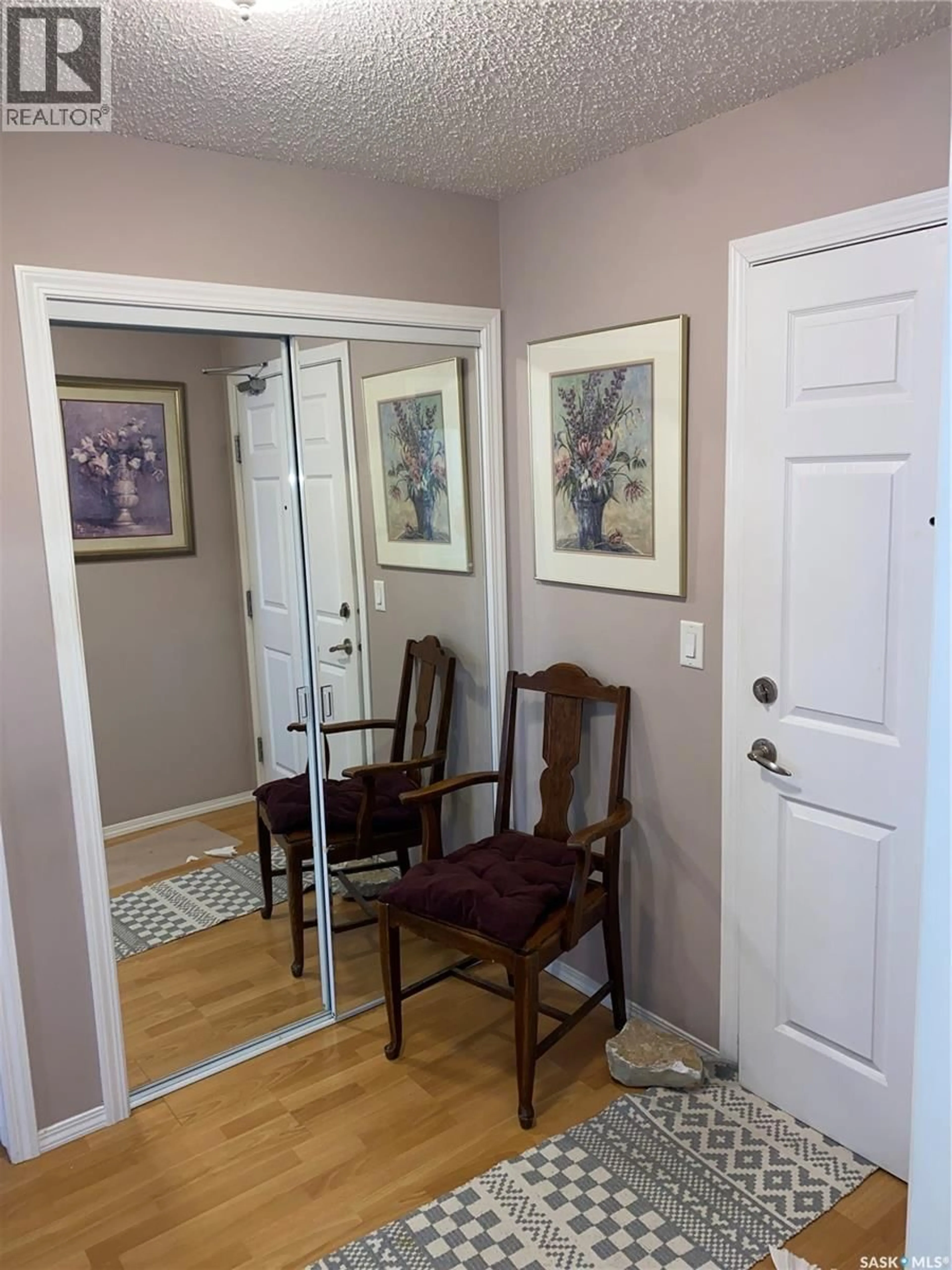 Indoor entryway for 203 - 314 NELSON ROAD, Saskatoon Saskatchewan S7S1N3