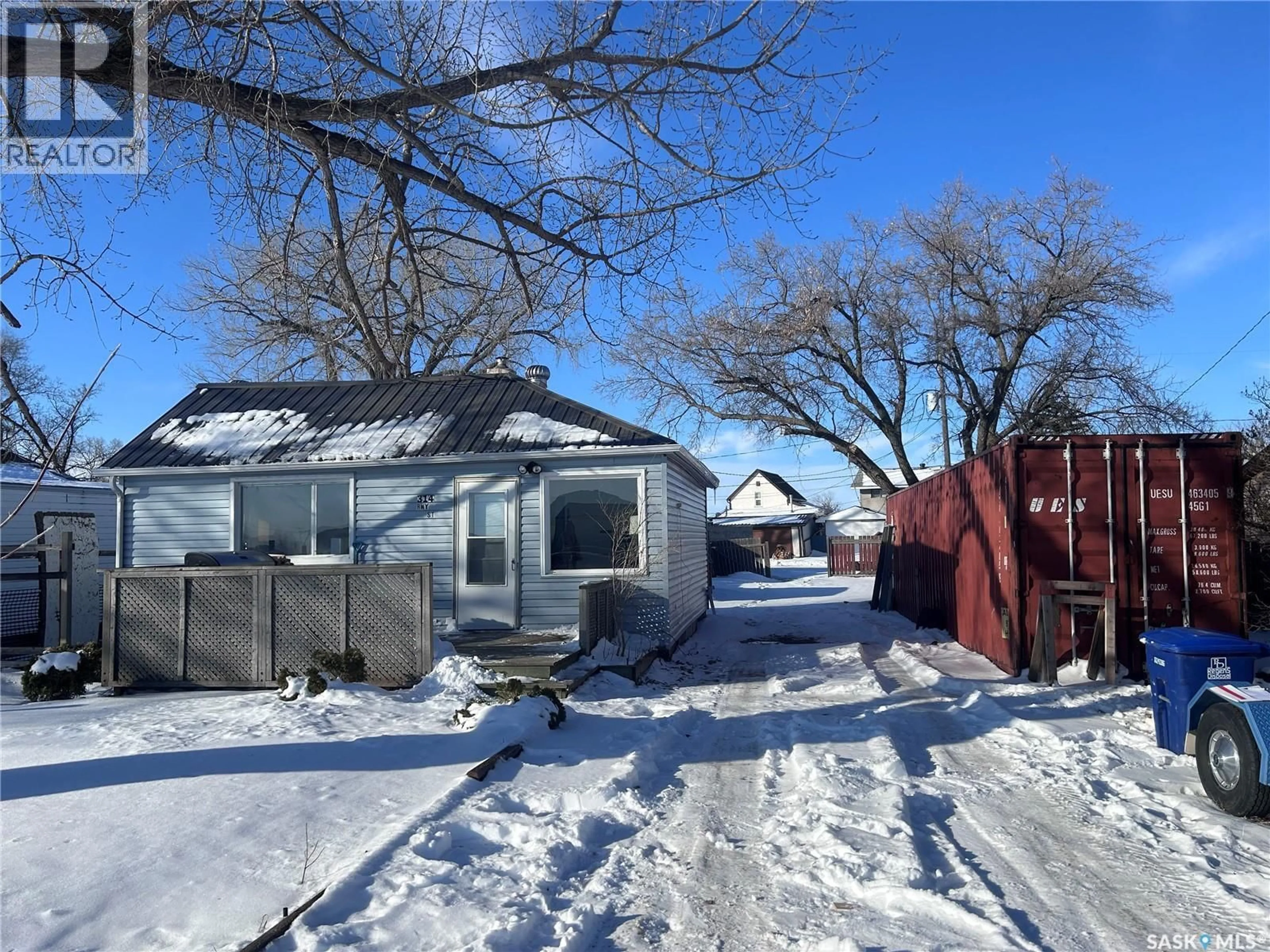 A pic from outside/outdoor area/front of a property/back of a property/a pic from drone, street for 314 RAILWAY STREET, Bienfait Saskatchewan S0C0M0