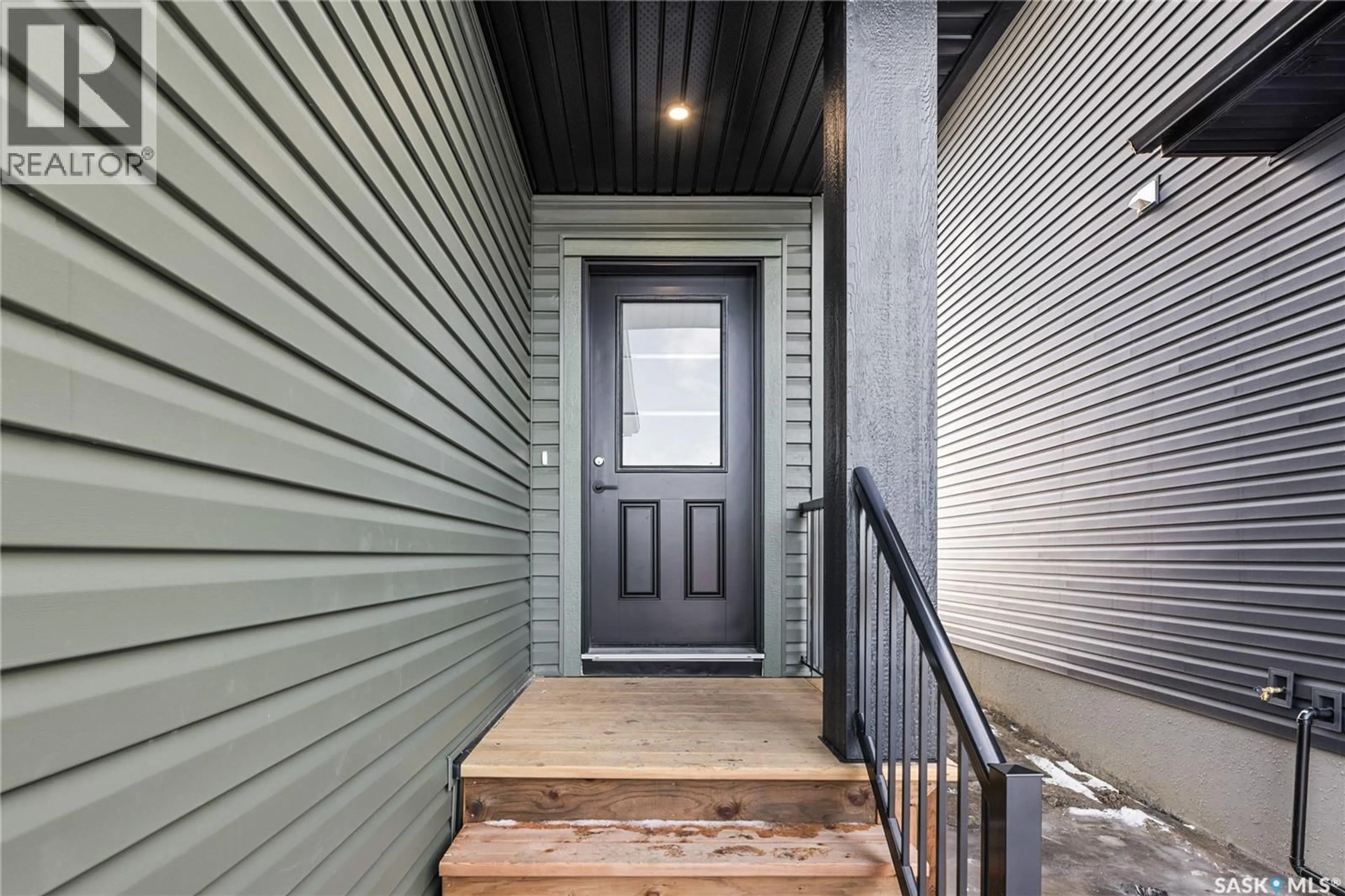 Indoor entryway for 223 COCKCROFT STREET, Saskatoon Saskatchewan S7V1Z1