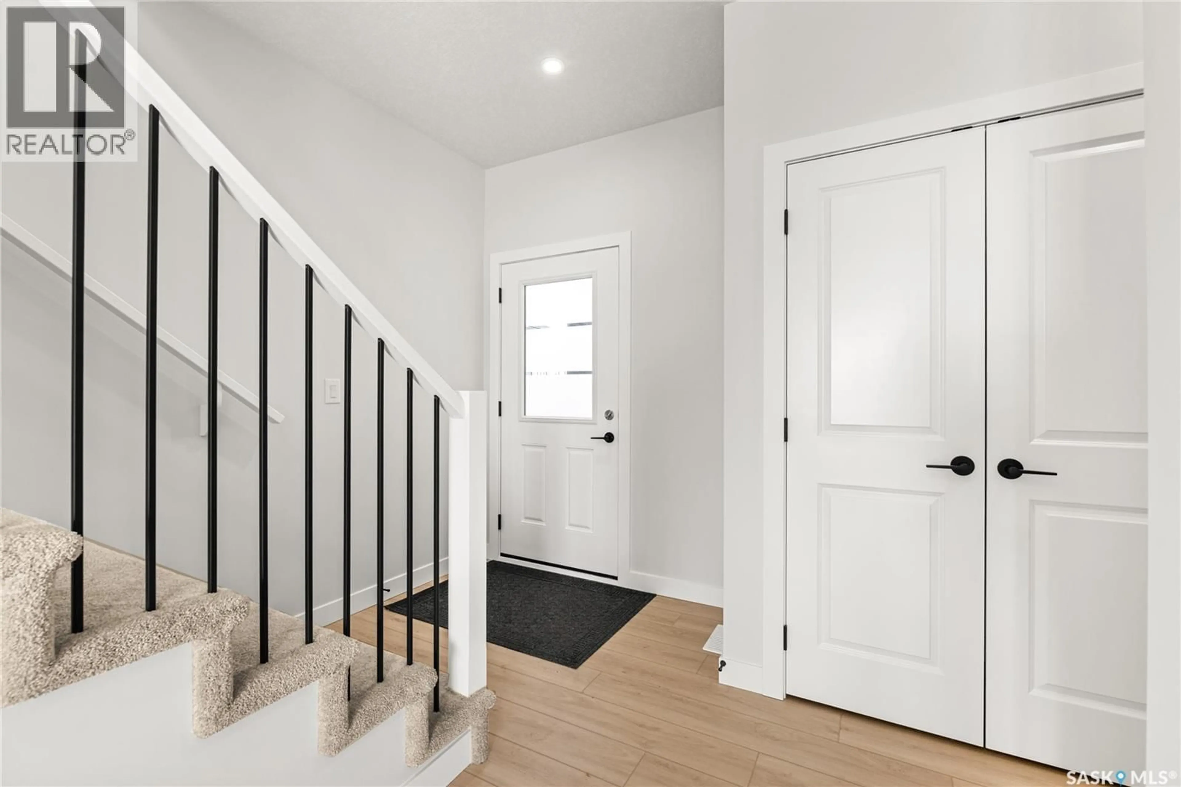 Indoor entryway for 223 COCKCROFT STREET, Saskatoon Saskatchewan S7V1Z1