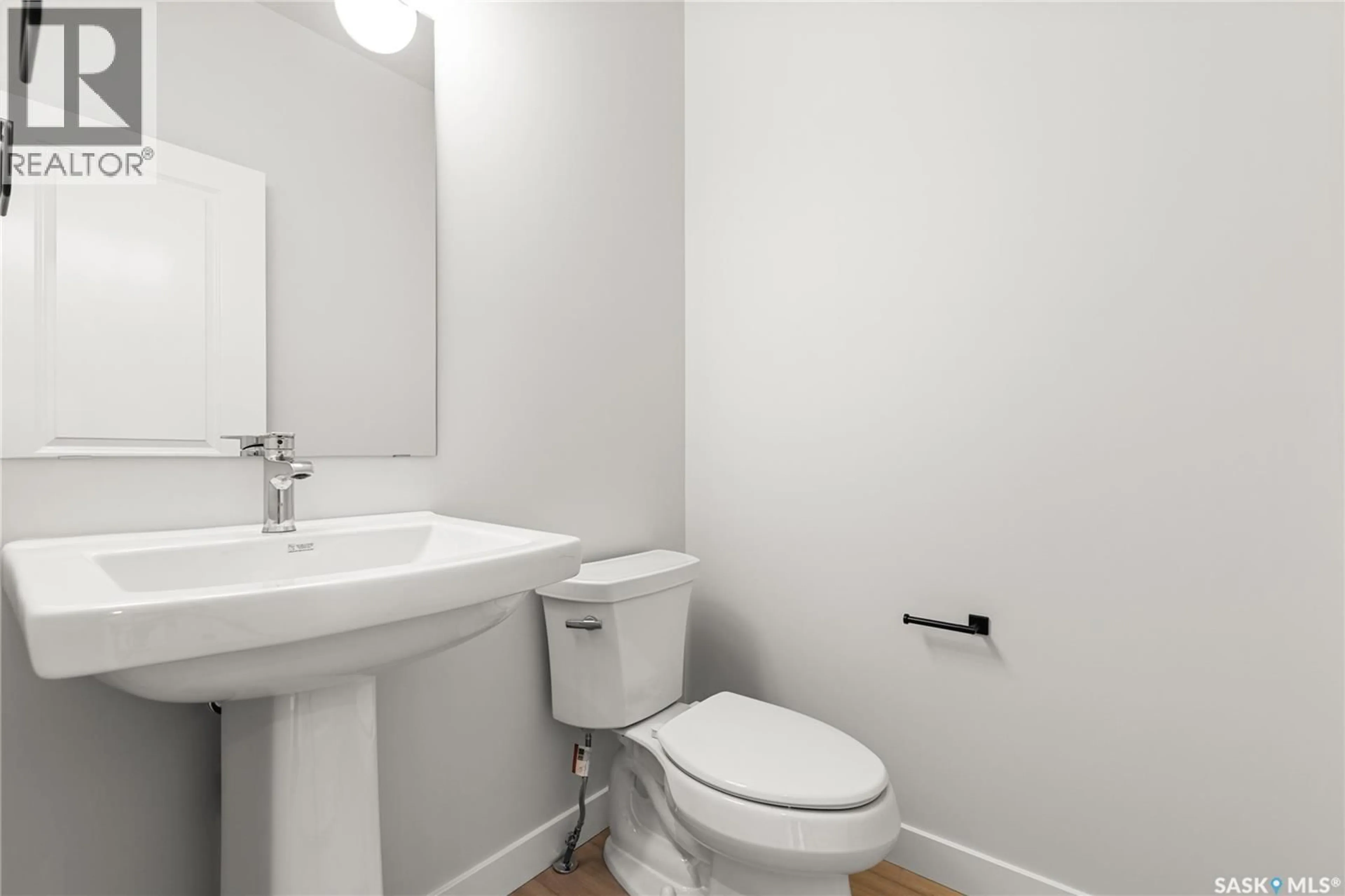 Standard bathroom, unknown for 223 COCKCROFT STREET, Saskatoon Saskatchewan S7V1Z1