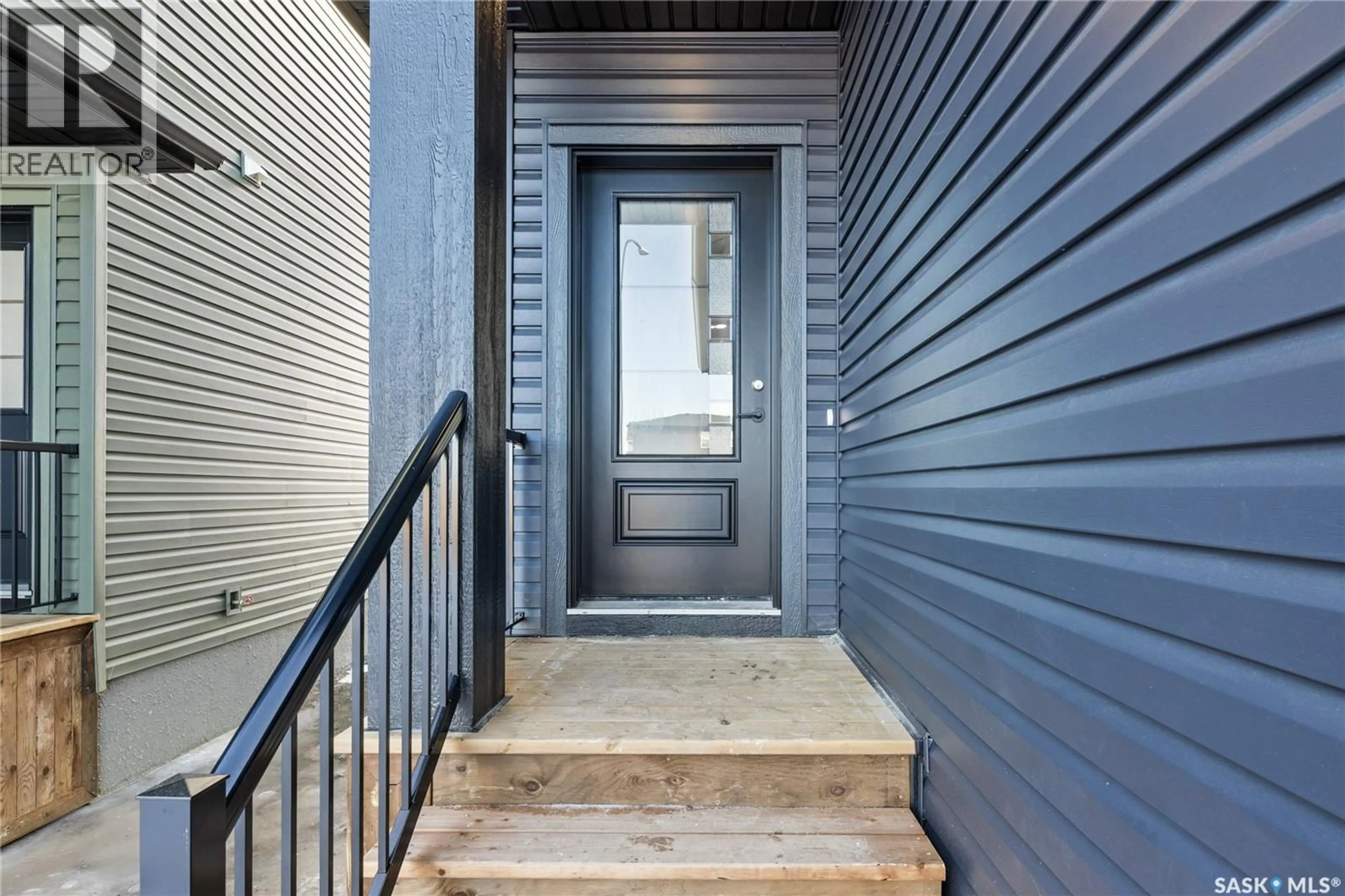 Indoor entryway for 227 COCKCROFT STREET, Saskatoon Saskatchewan S7V1Z1