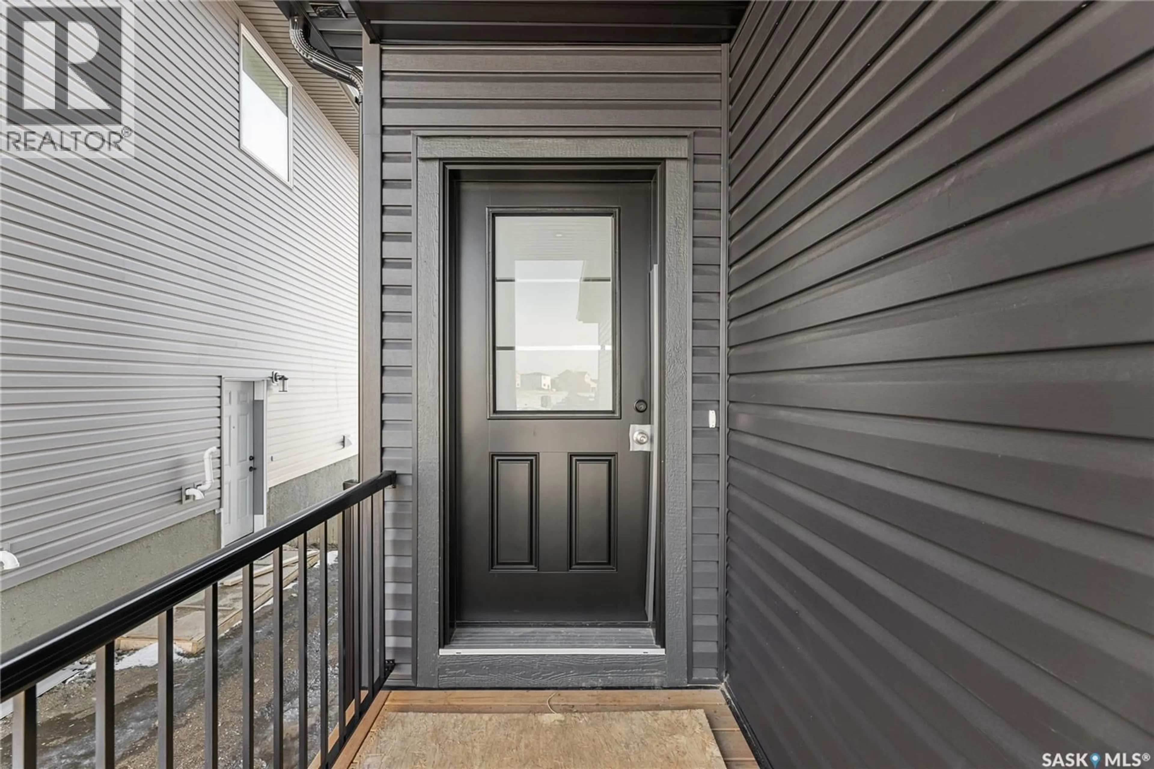 Indoor entryway for 279 NAZARALI WAY, Saskatoon Saskatchewan S7V1X6
