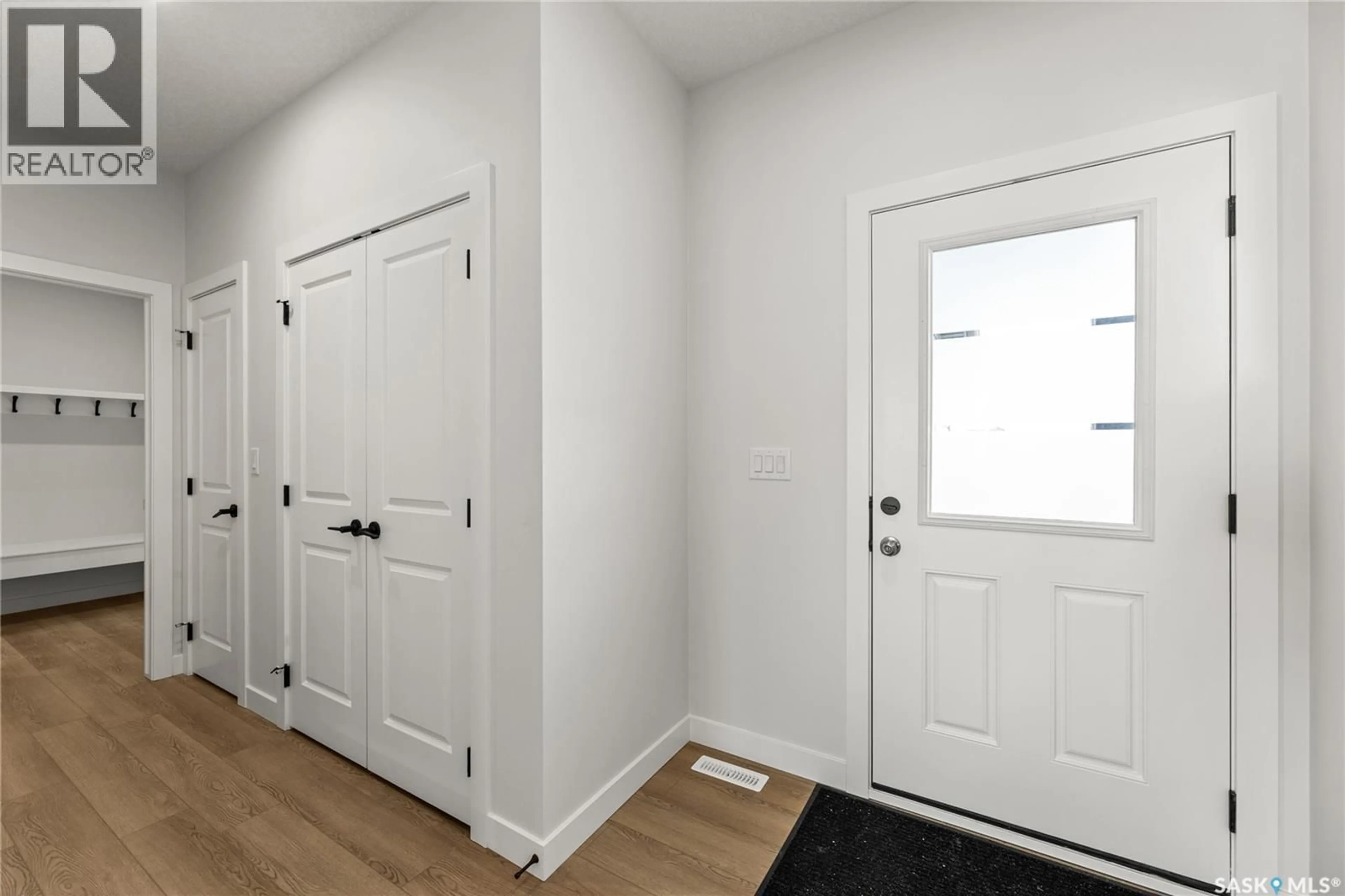 Indoor entryway for 279 NAZARALI WAY, Saskatoon Saskatchewan S7V1X6