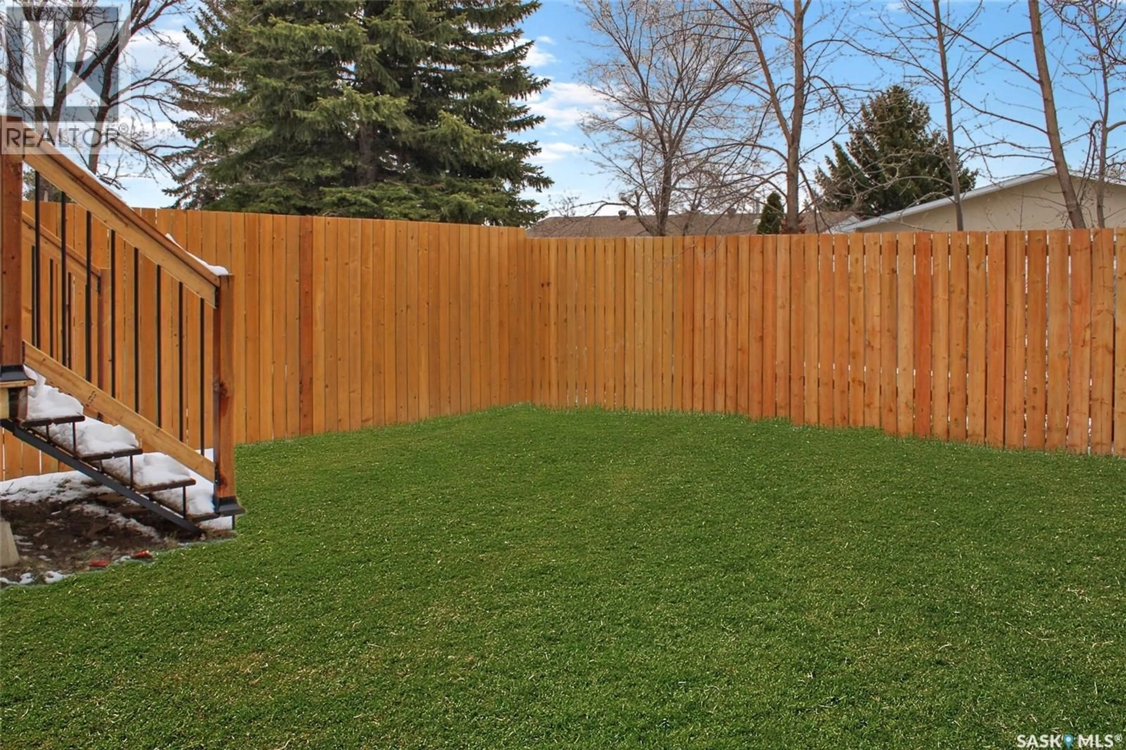 Patio, mountain view for 210 CLINTON PLACE, Swift Current Saskatchewan S9H4K2