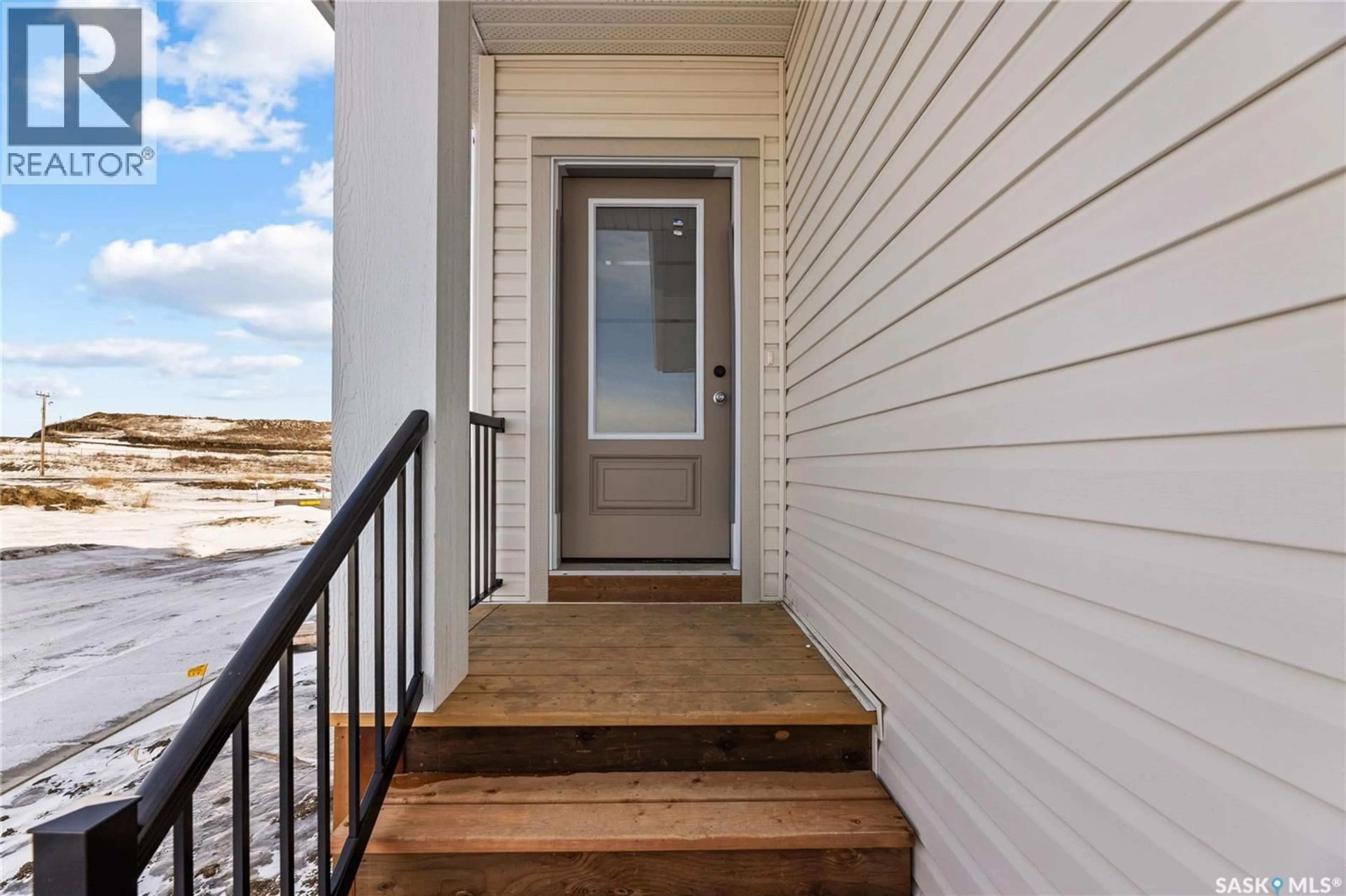 Indoor entryway for 295 NAZARALI WAY, Saskatoon Saskatchewan S7V1X6