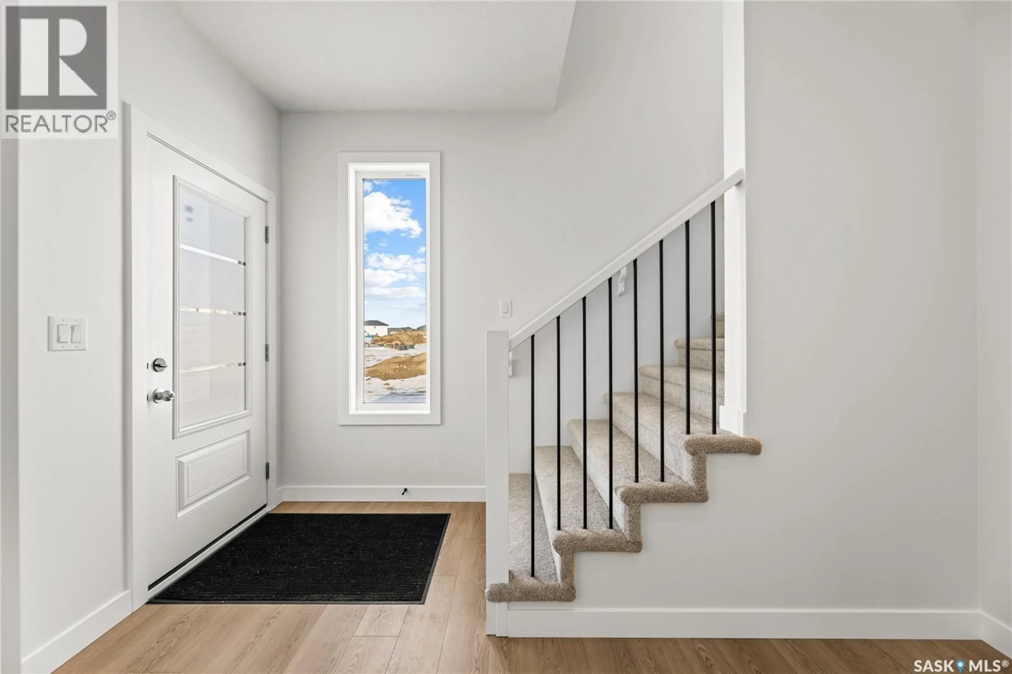 Indoor entryway for 295 NAZARALI WAY, Saskatoon Saskatchewan S7V1X6