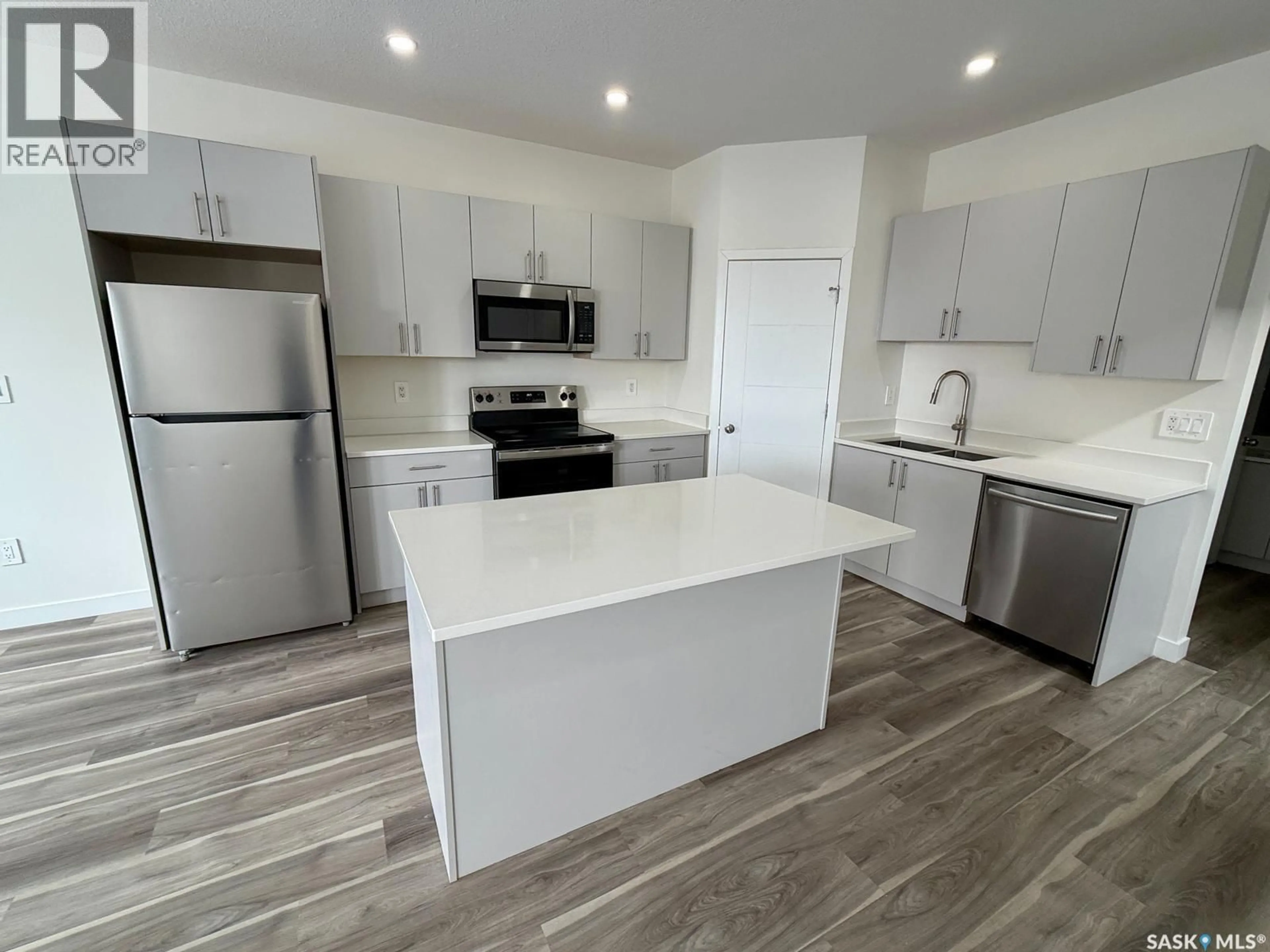 Open concept kitchen, unknown for 2978 GREEN BROOK ROAD, Regina Saskatchewan S4V3Z6