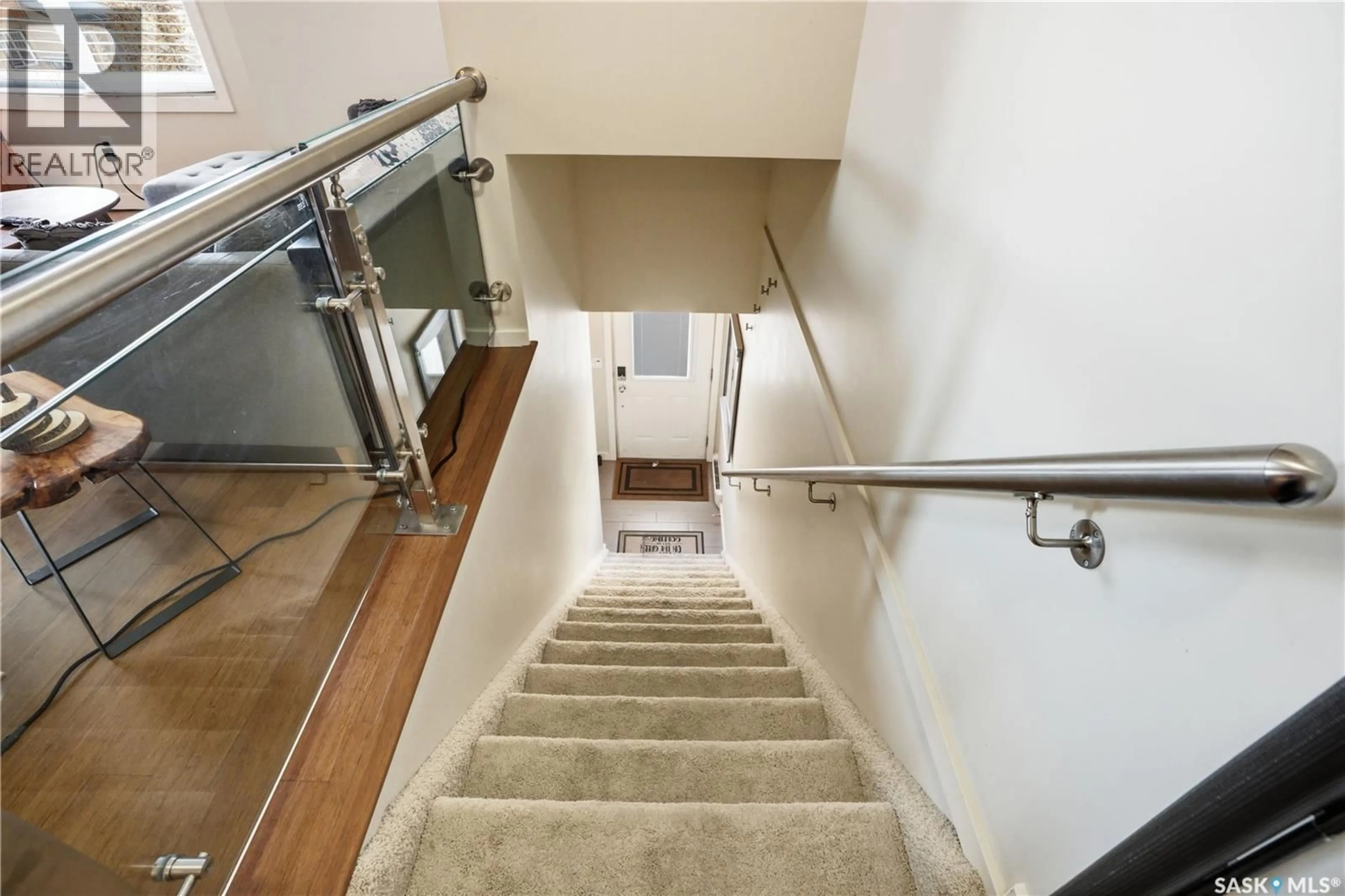 Stairs for 1015 - 504 PATRICK CRESCENT, Saskatoon Saskatchewan S7L4Y2