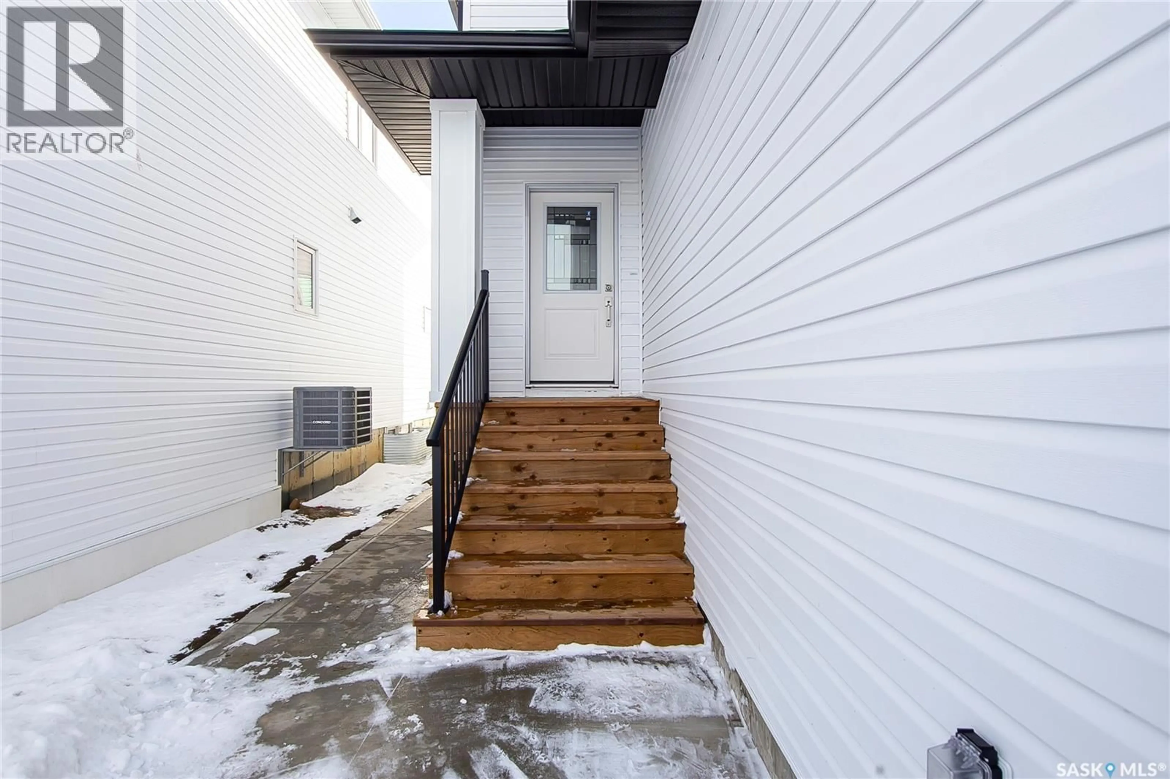 Stairs for 523 SHARMA CRESCENT, Saskatoon Saskatchewan S7W1K5