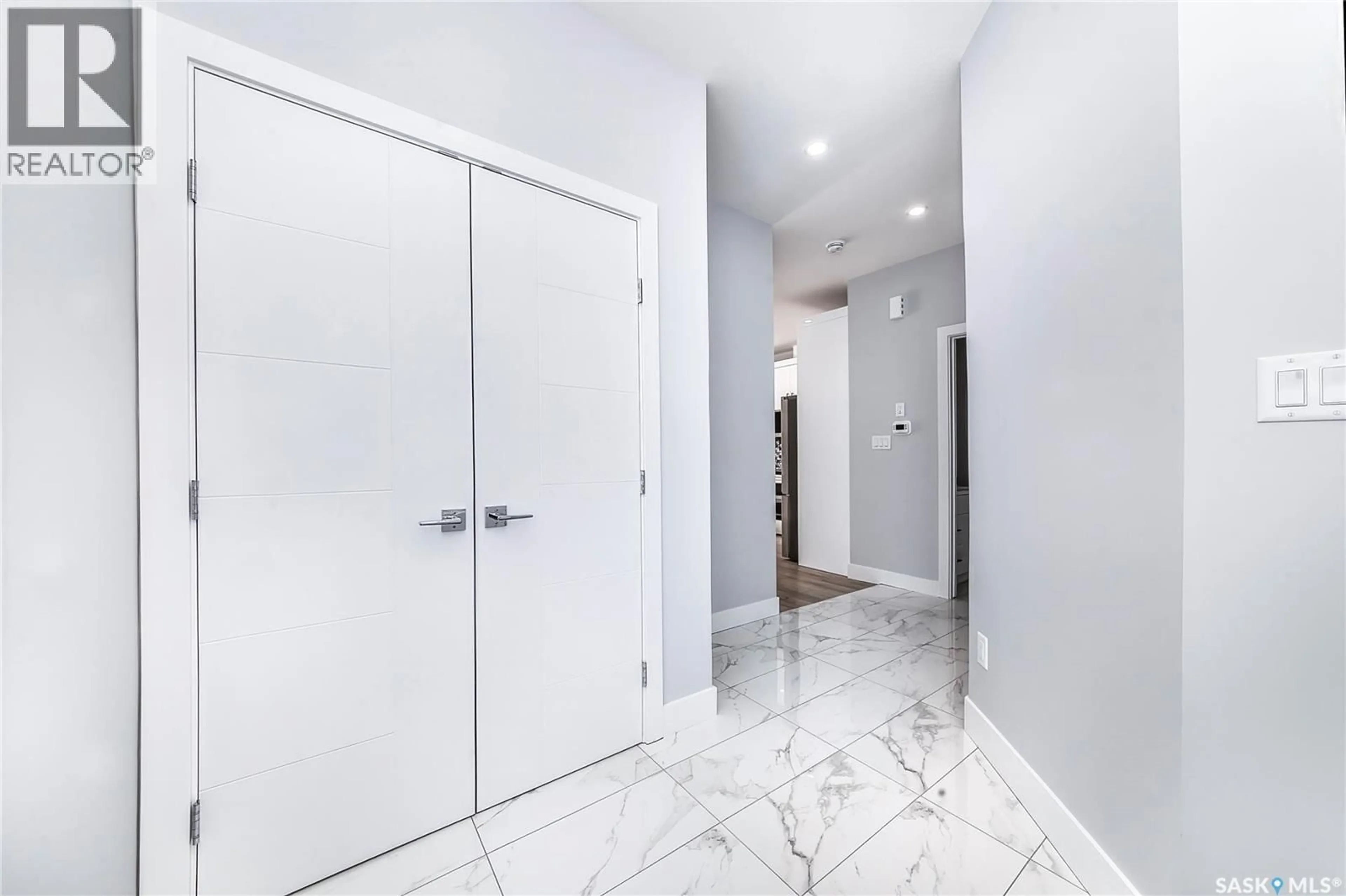 Indoor foyer for 523 SHARMA CRESCENT, Saskatoon Saskatchewan S7W1K5