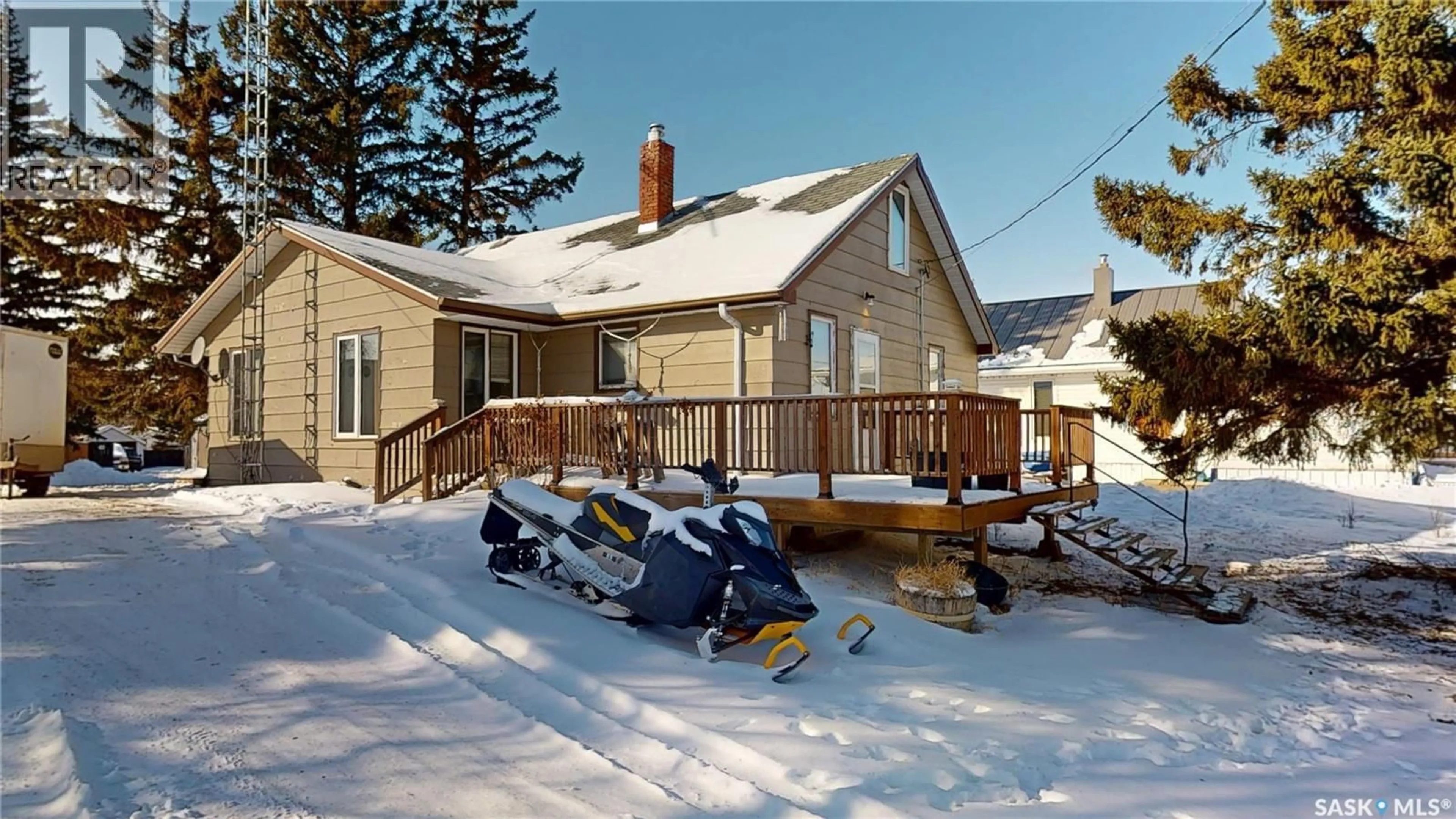 Patio, street for 105 HALL STREET, Wawota Saskatchewan S0G5A0