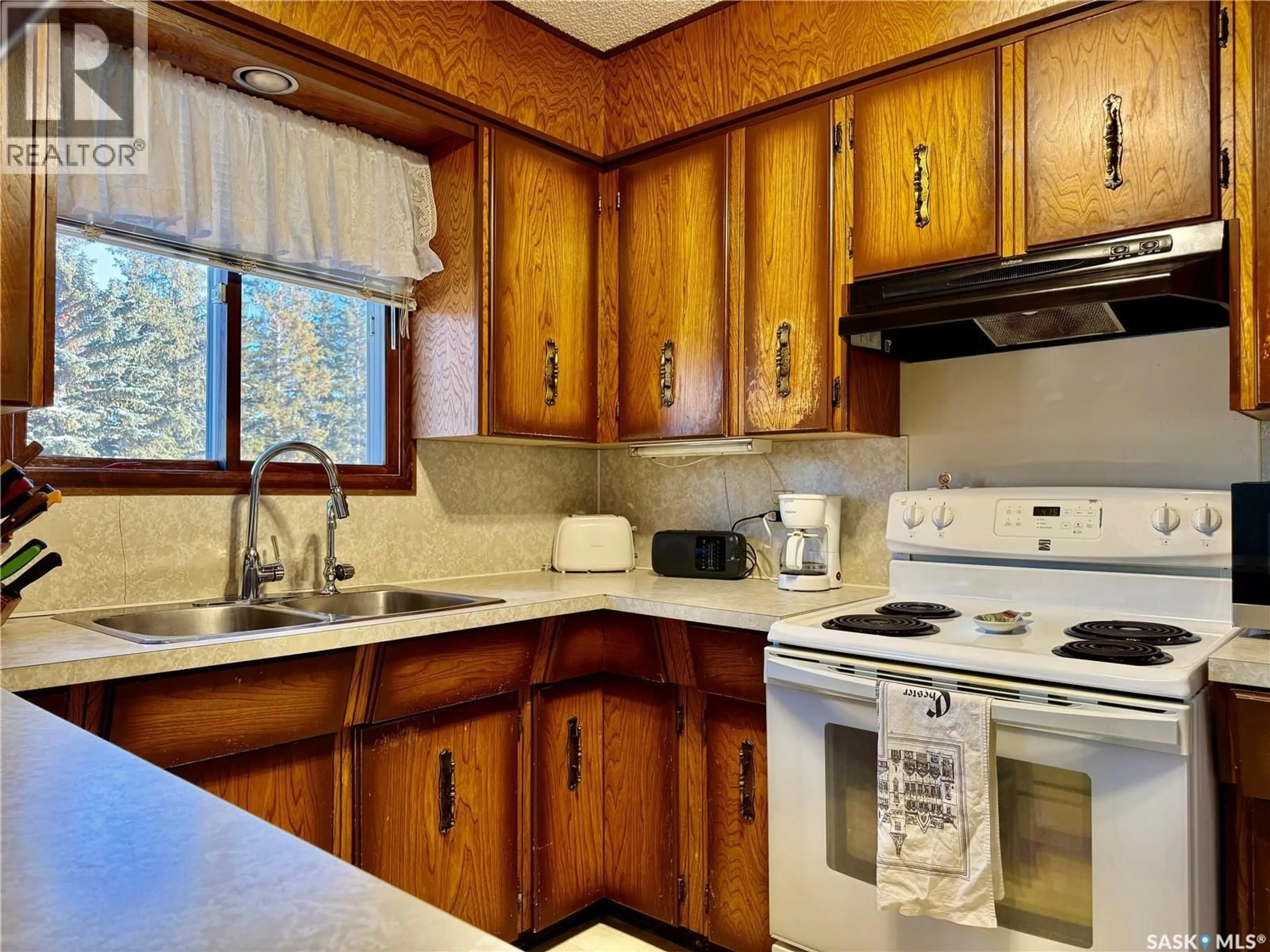 Standard kitchen, unknown for 1107 CENTENNIAL WAY, Humboldt Saskatchewan S0K2A0
