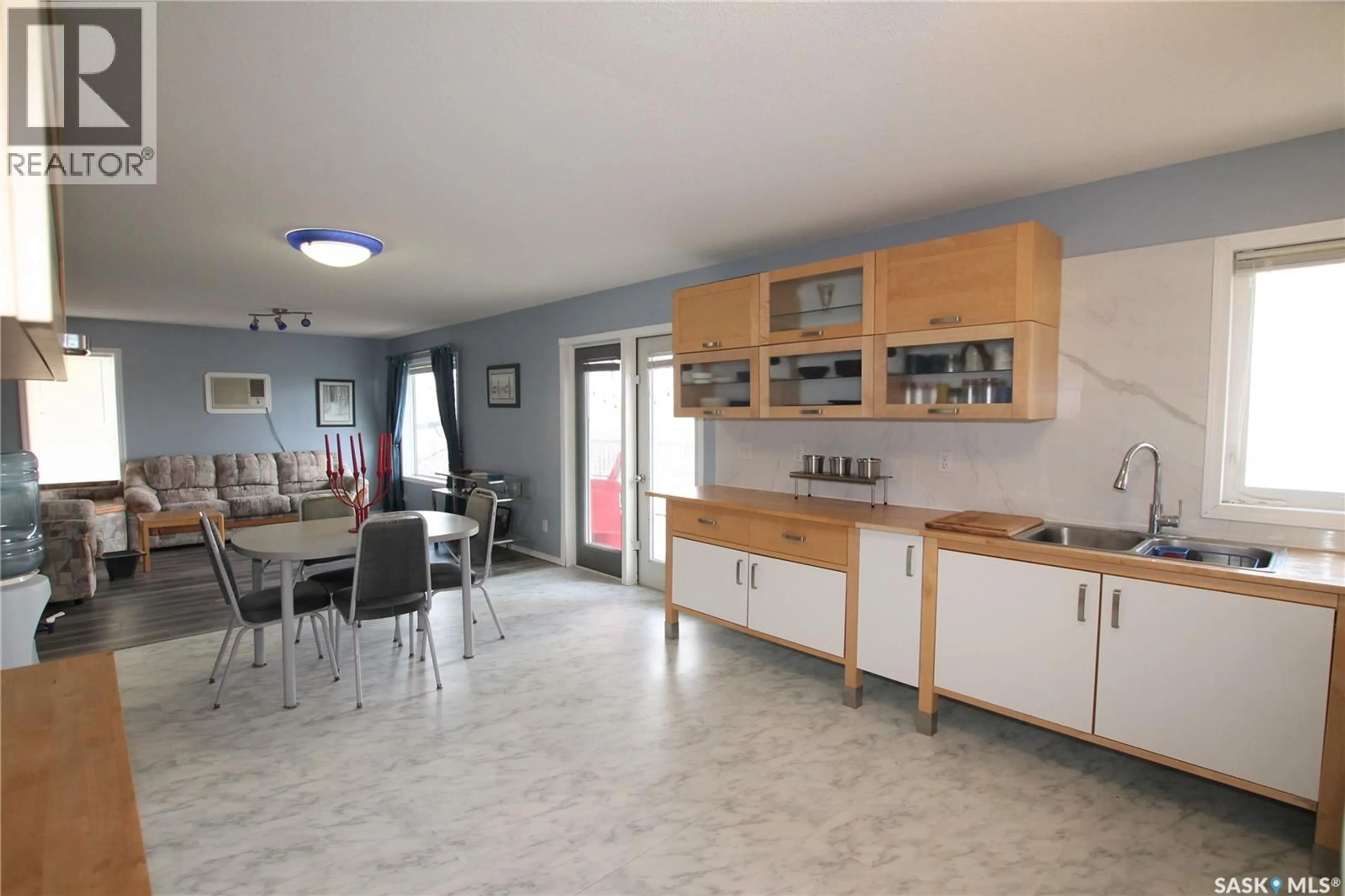 Open concept kitchen, unknown for 130 MARINE DRIVE, Saskatchewan Landing Saskatchewan S9H3V6