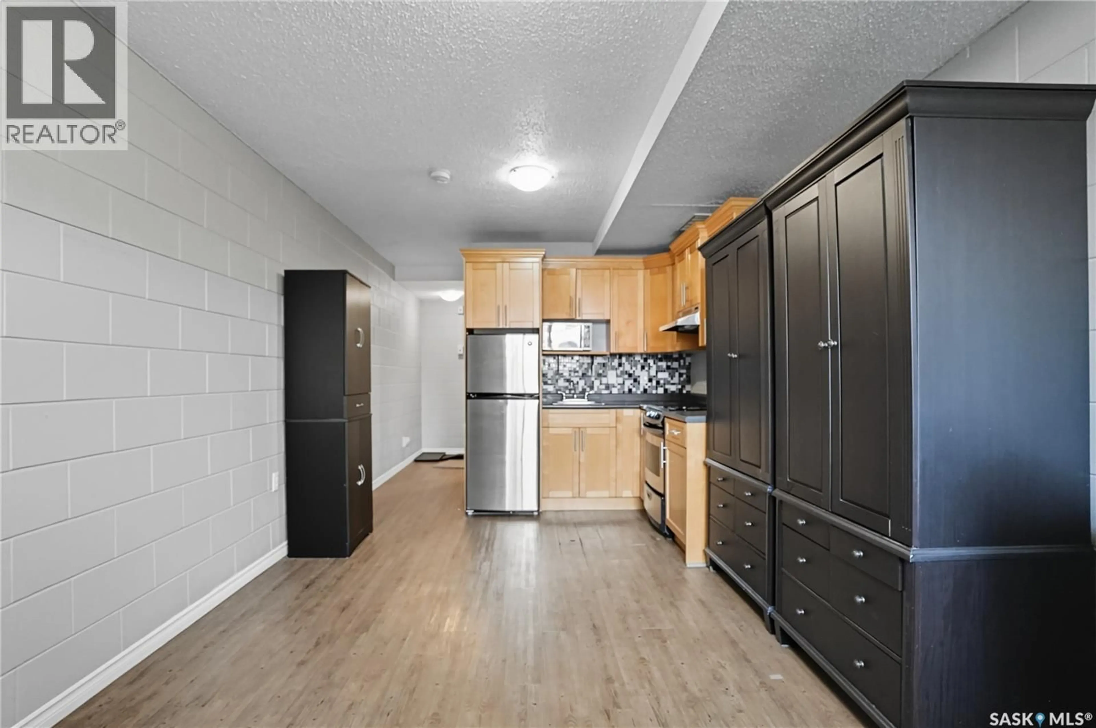 Standard kitchen, wood/laminate floor for 2A - 833 B AVENUE, Saskatoon Saskatchewan S7L1E6