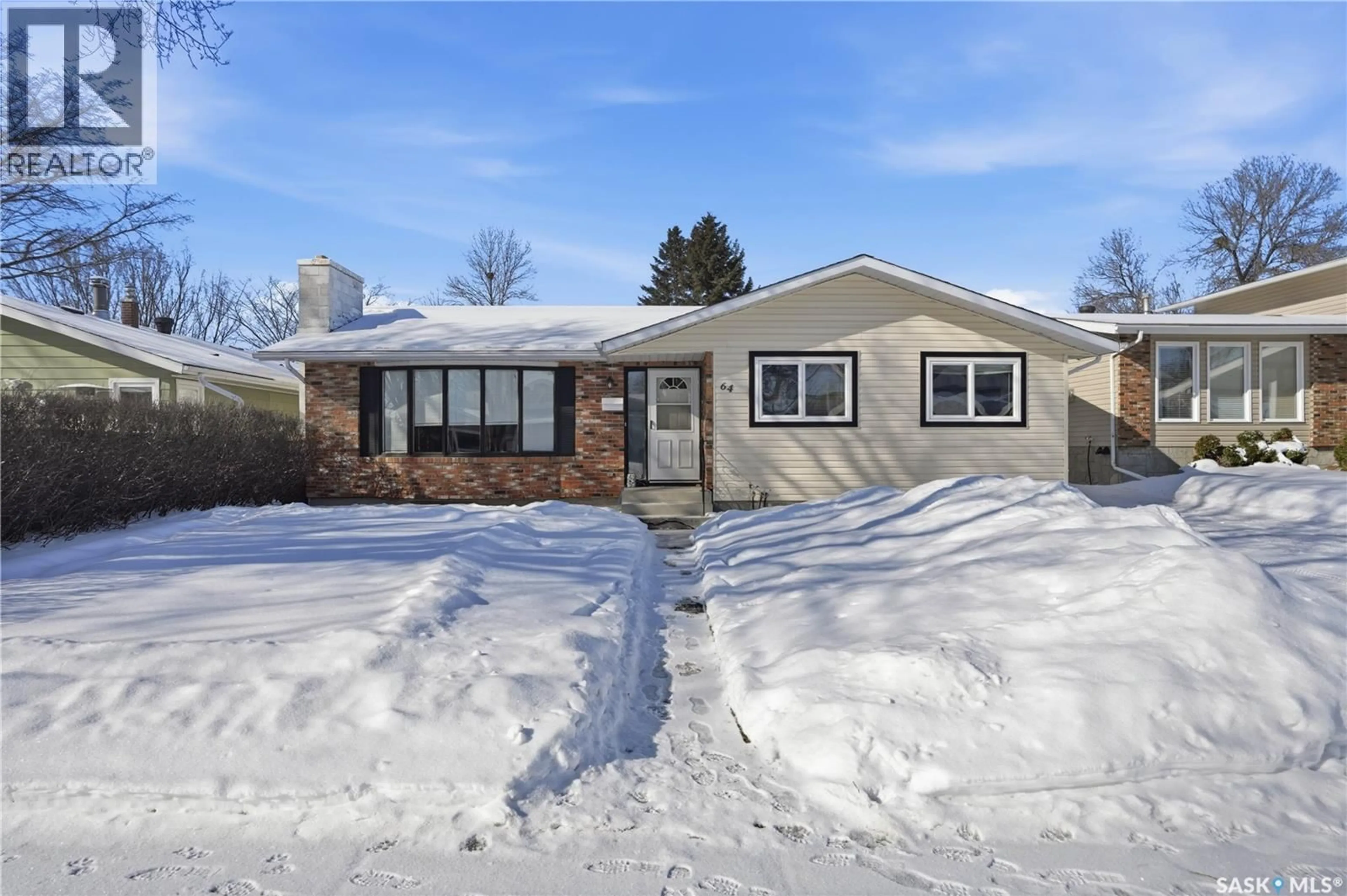 Home with vinyl exterior material, street for 64 CRAIGIE BAY, Regina Saskatchewan S4R6M6