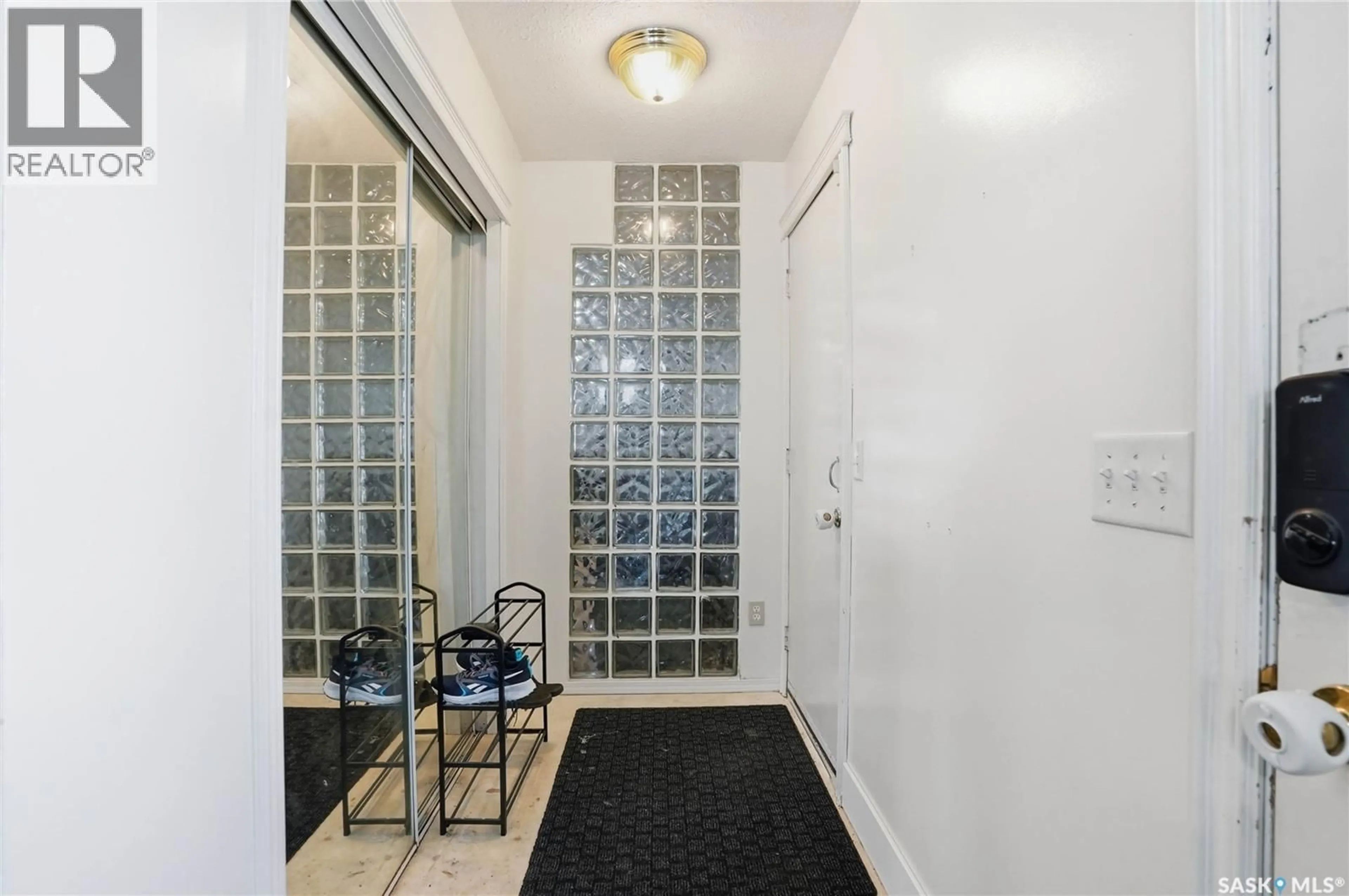 Indoor entryway for 542 KELLOUGH ROAD, Saskatoon Saskatchewan S7N3L3