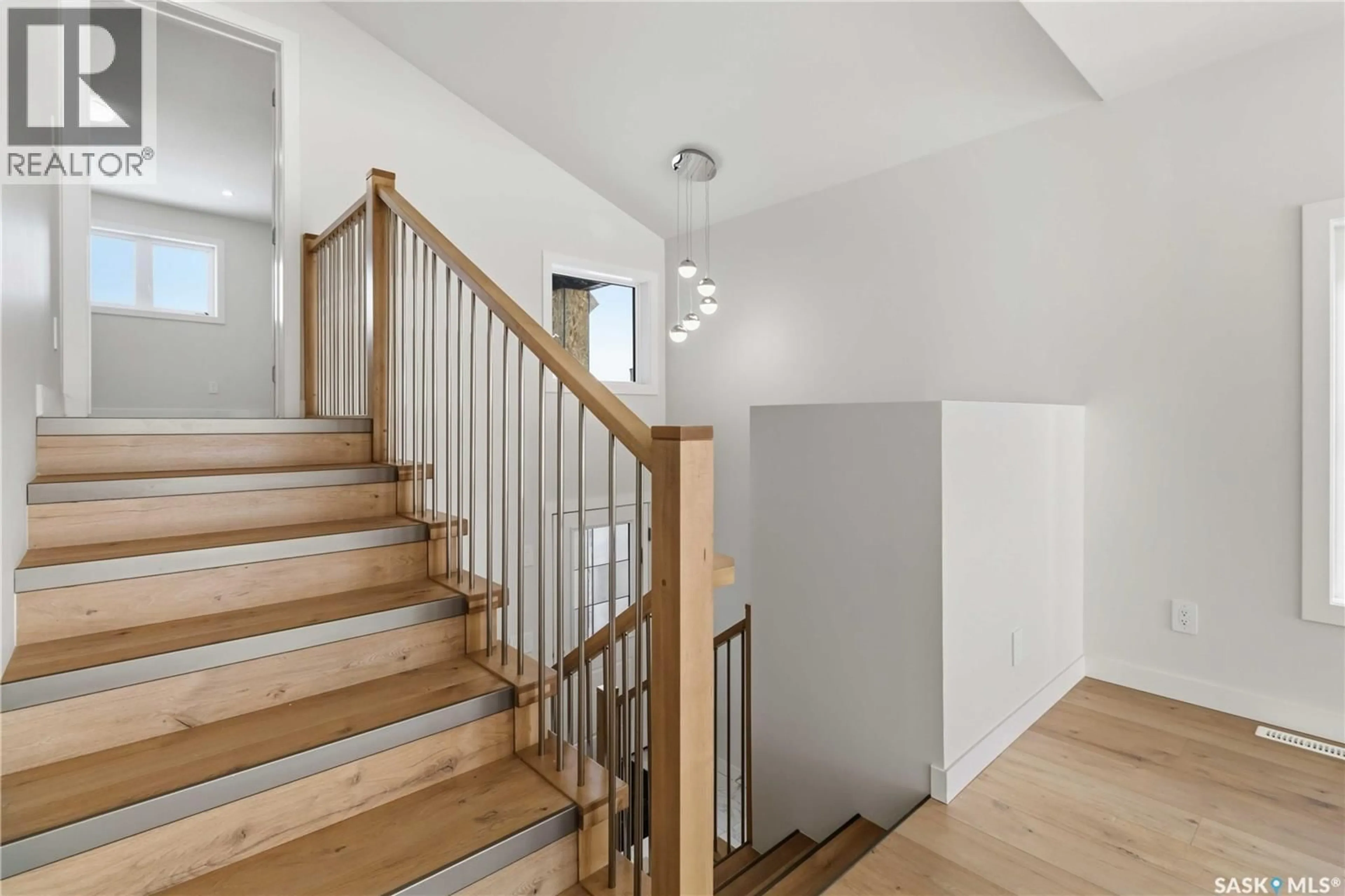 Stairs for 323 TASKAMANWA STREET, Saskatoon Saskatchewan S7V0N3