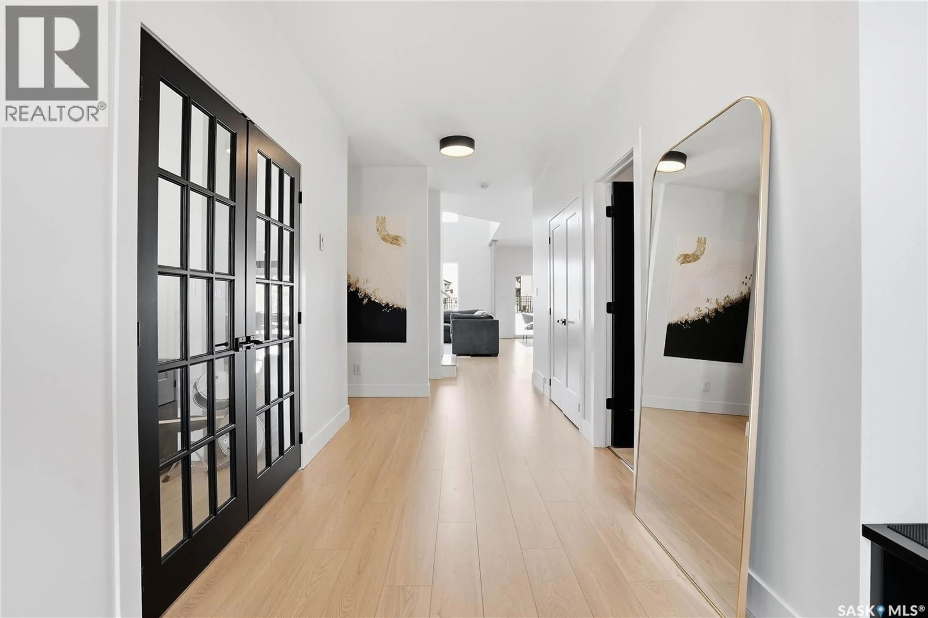 Indoor entryway for 139 WOOLF BEND, Saskatoon Saskatchewan S7W1E6