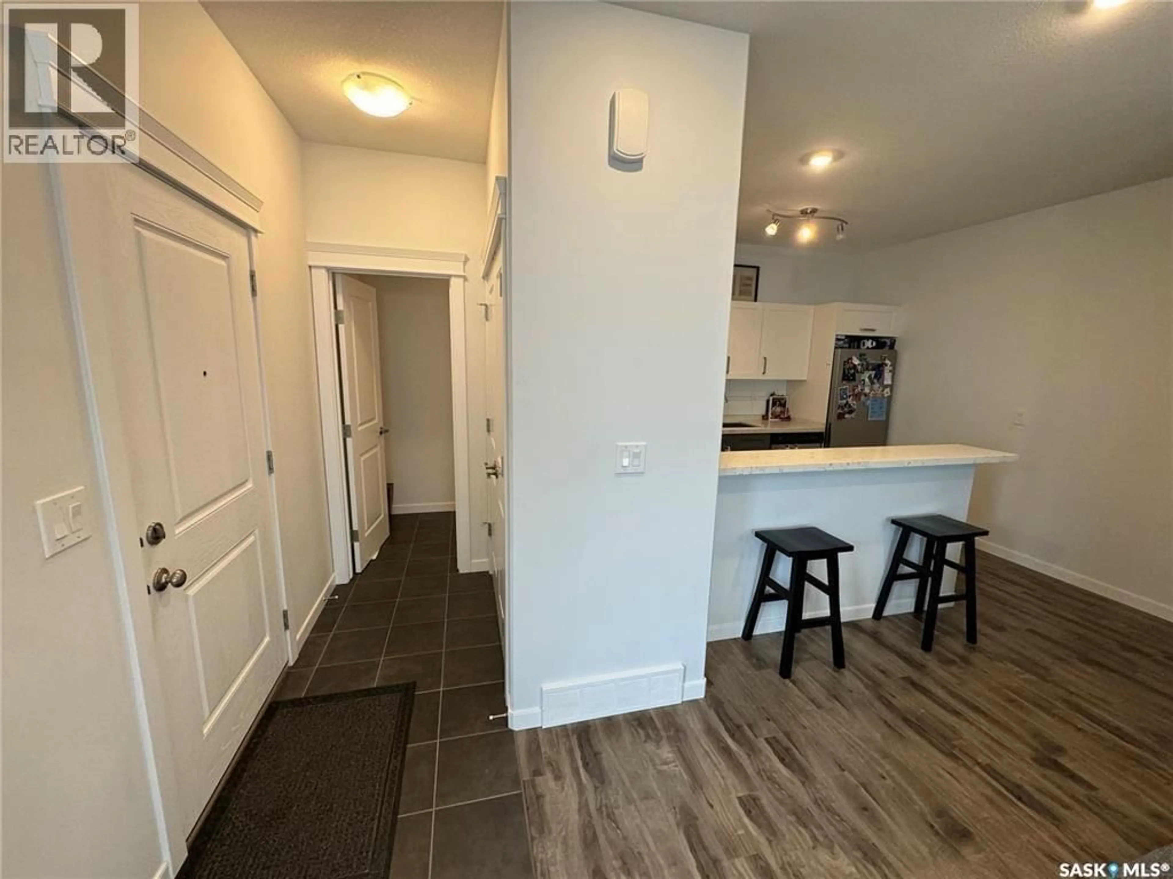 Indoor entryway for 443 L AVENUE, Saskatoon Saskatchewan S7M5Y6