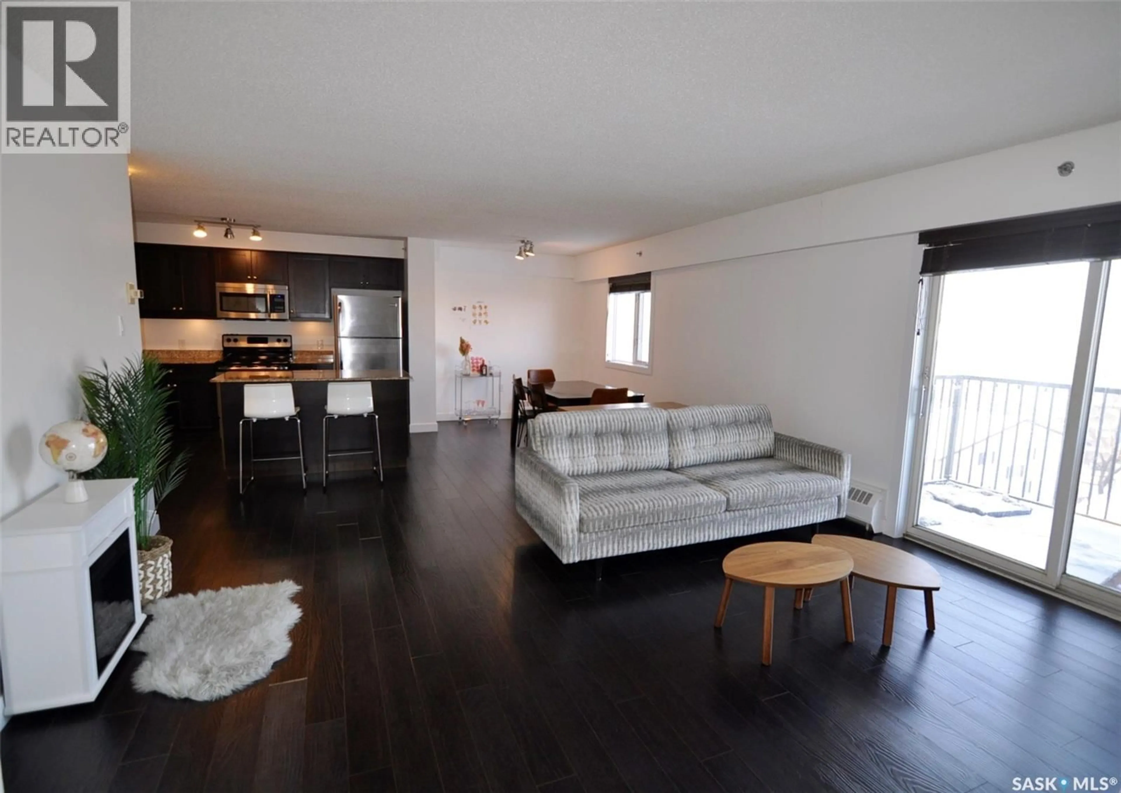 Living room with furniture, wood/laminate floor for 608 537 4TH AVENUE, Saskatoon Saskatchewan S7K2M6