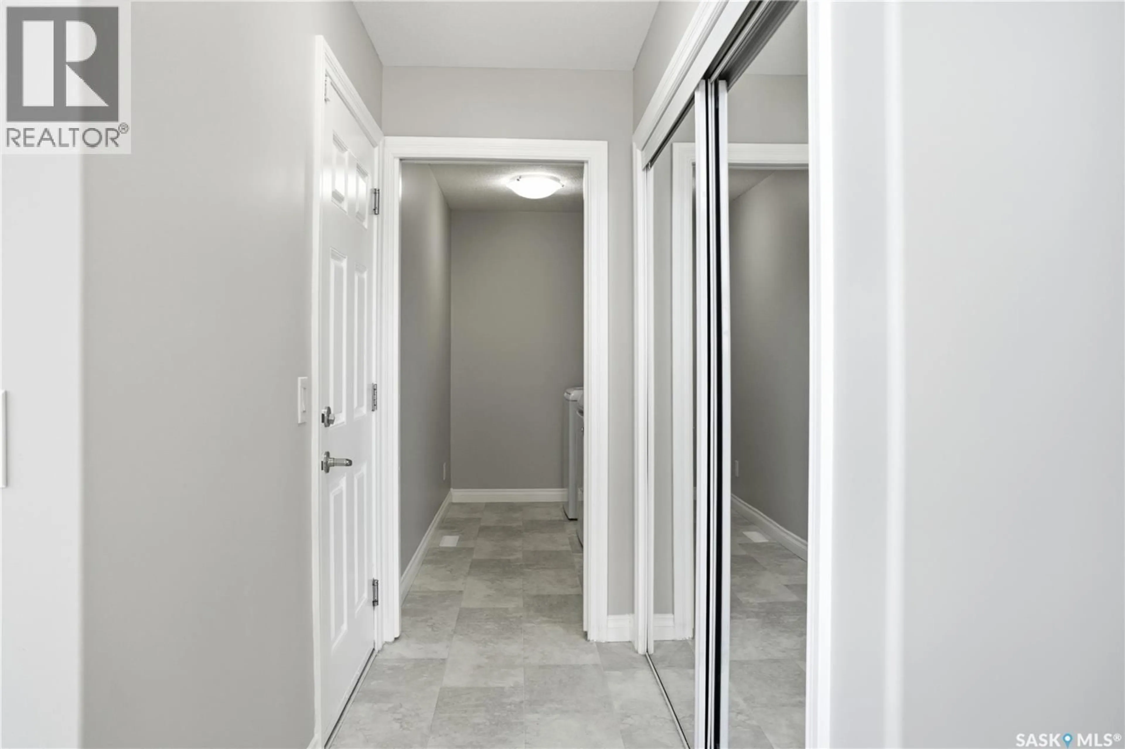 Indoor entryway for 4706 MAZINKE CRESCENT, Regina Saskatchewan S4X4T9