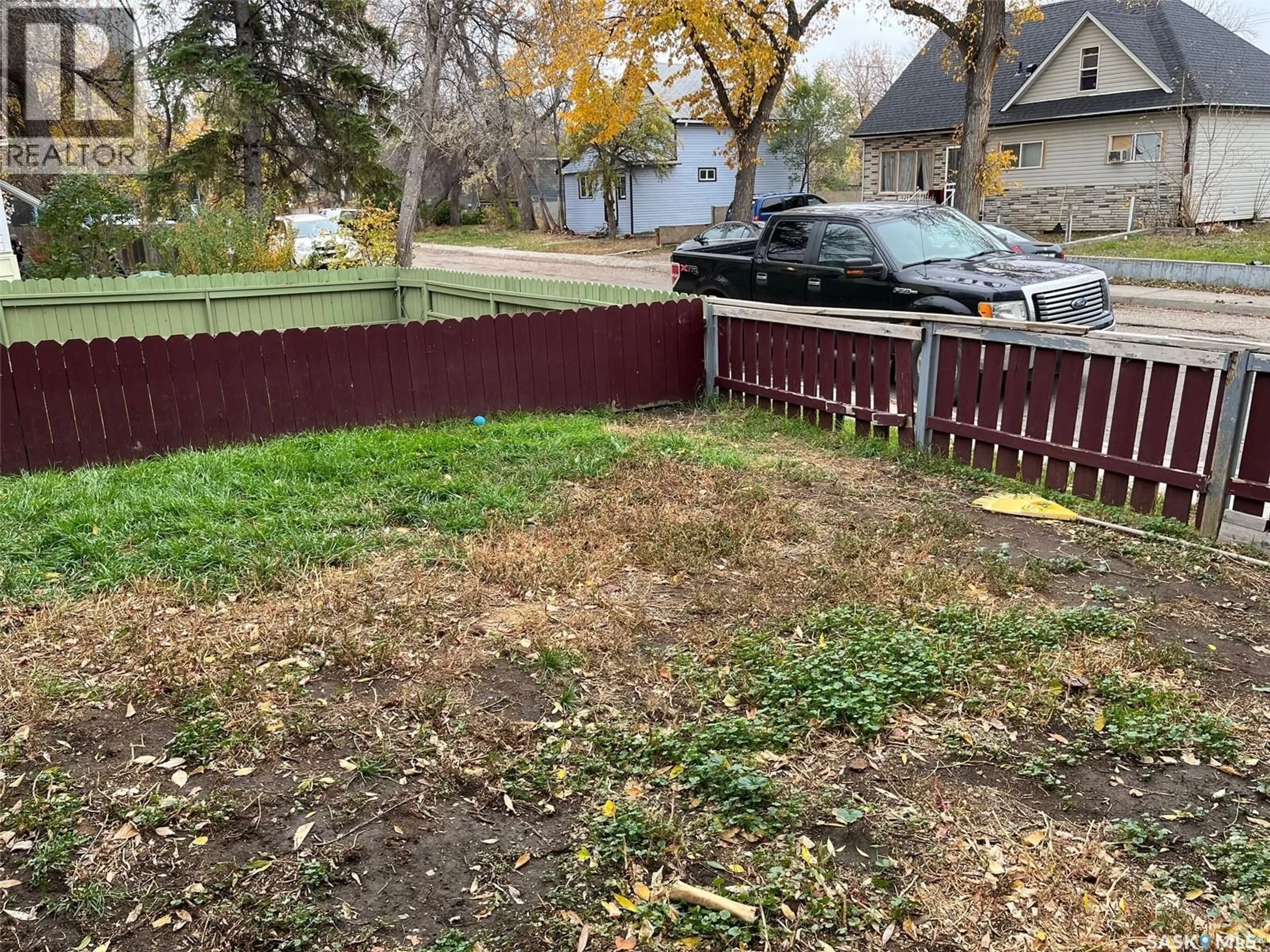 A pic from outside/outdoor area/front of a property/back of a property/a pic from drone, street for 1019 RAE STREET, Regina Saskatchewan S4T2B7