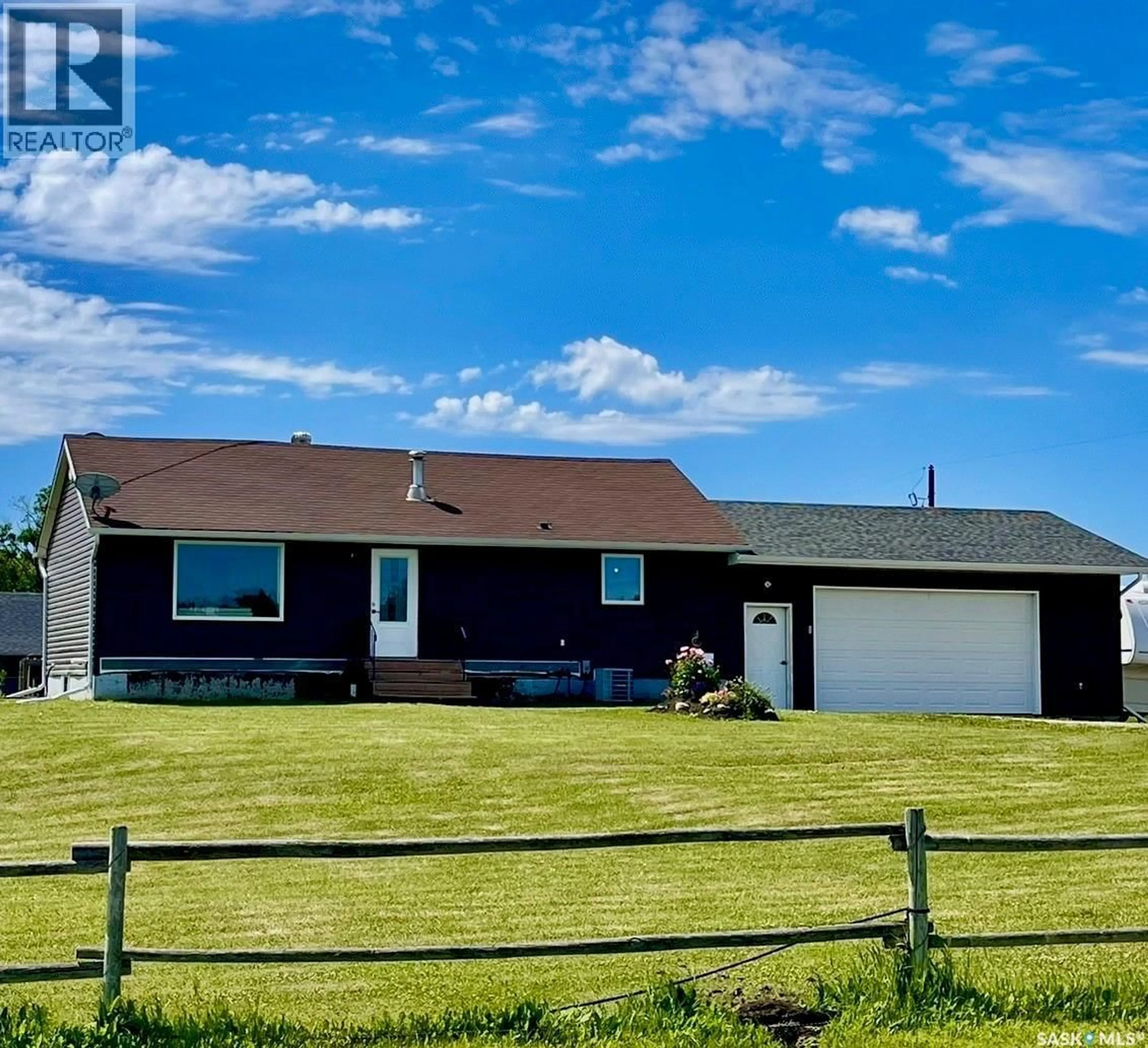 Home with vinyl exterior material, unknown for GALGER ACREAGE, Martin Rm No. 122 Saskatchewan S0G3N0