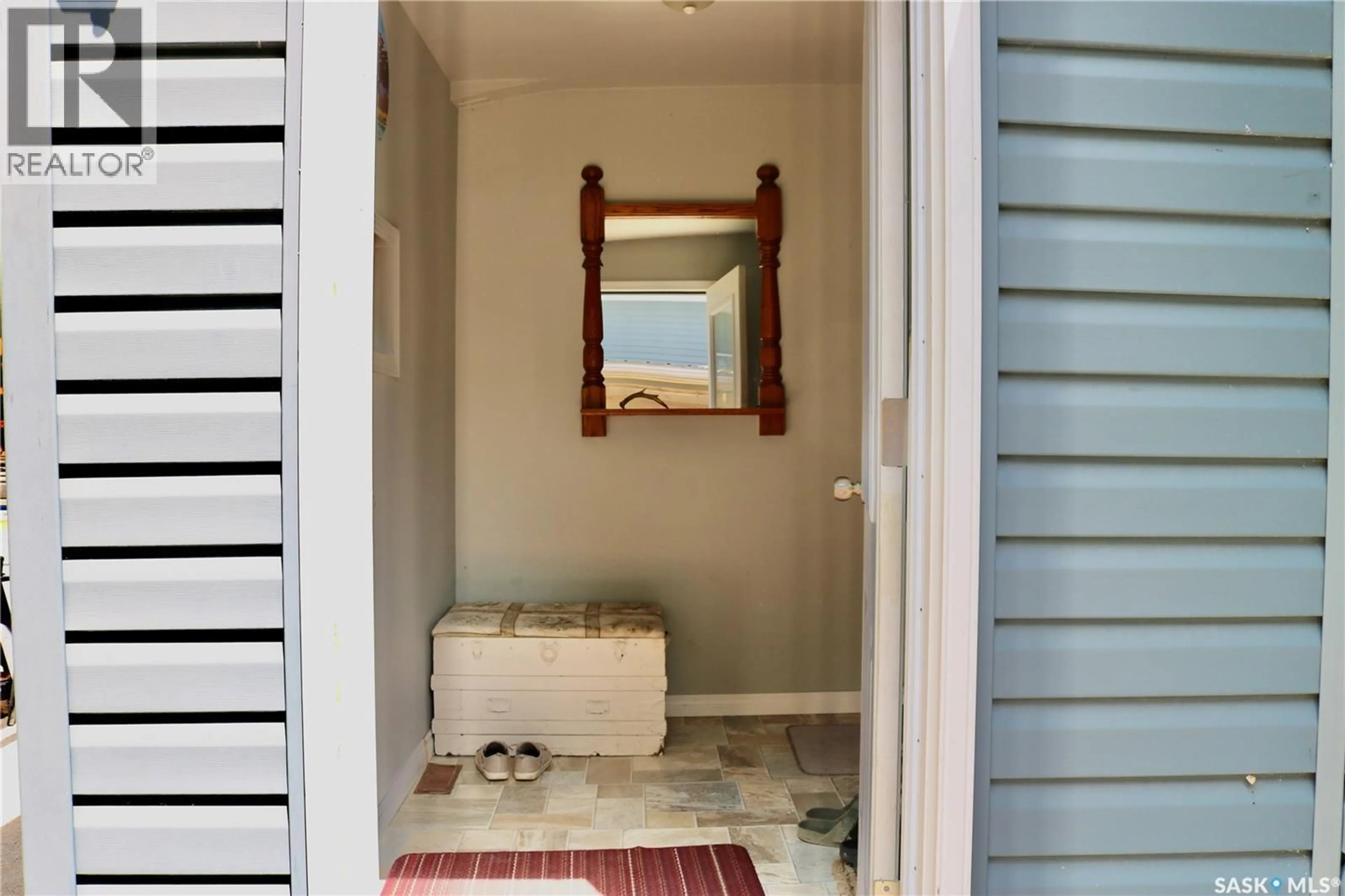 Indoor entryway for 704 OGILVIE STREET, Moosomin Saskatchewan S0G3N0