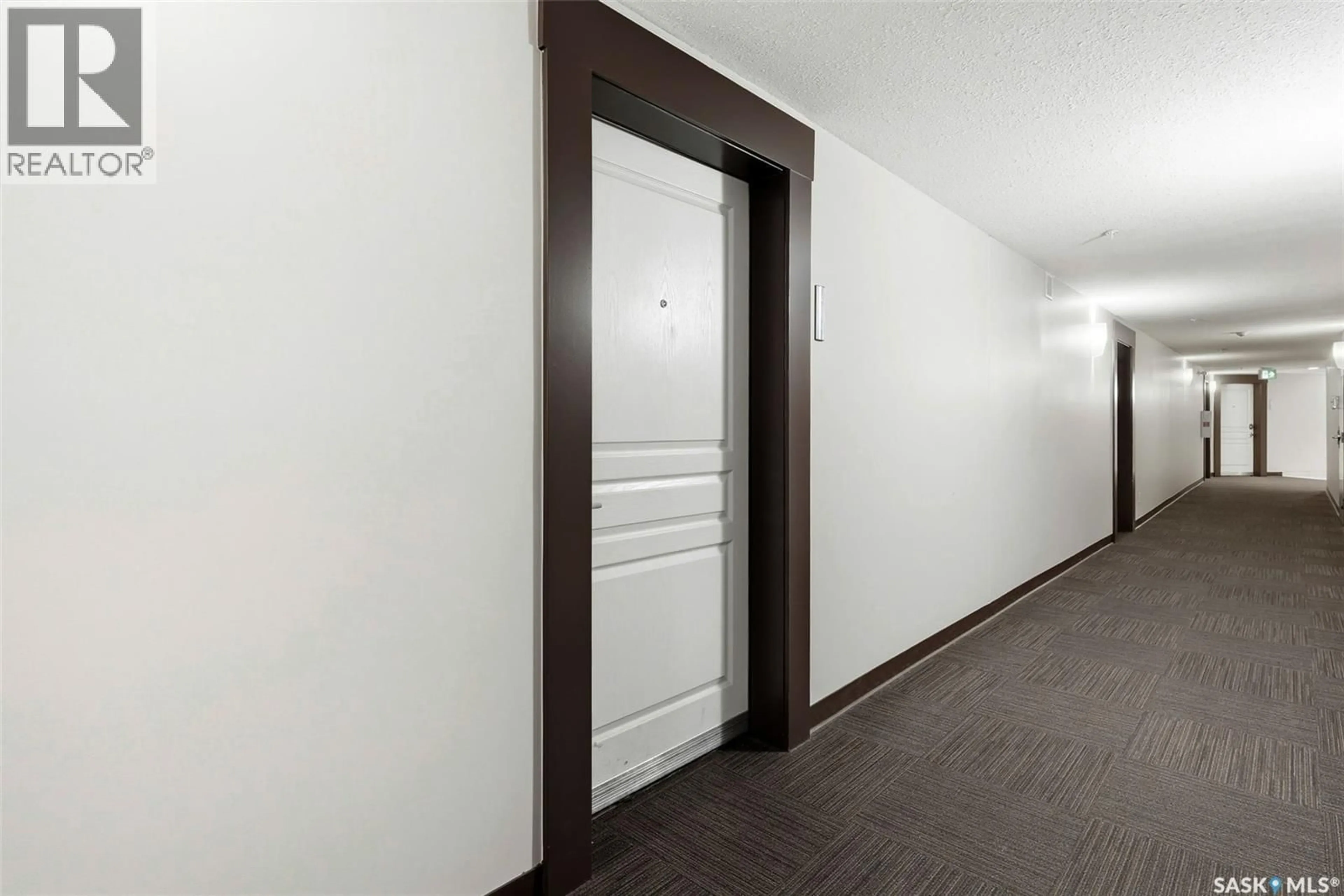 Indoor foyer for 5301 - 409 UNIVERSAL CRESCENT, Regina Saskatchewan S4W0L2