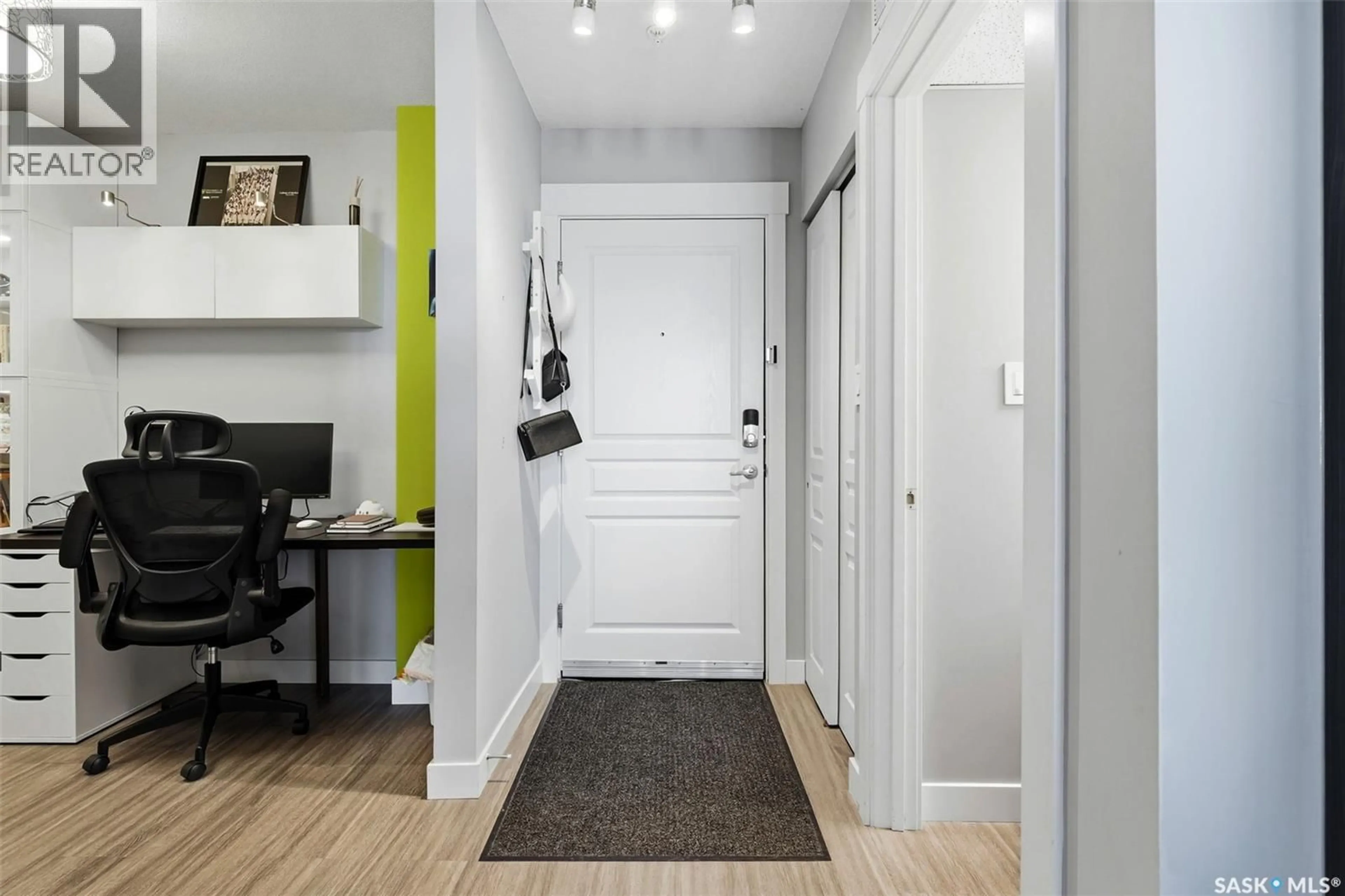 Indoor entryway for 5301 - 409 UNIVERSAL CRESCENT, Regina Saskatchewan S4W0L2