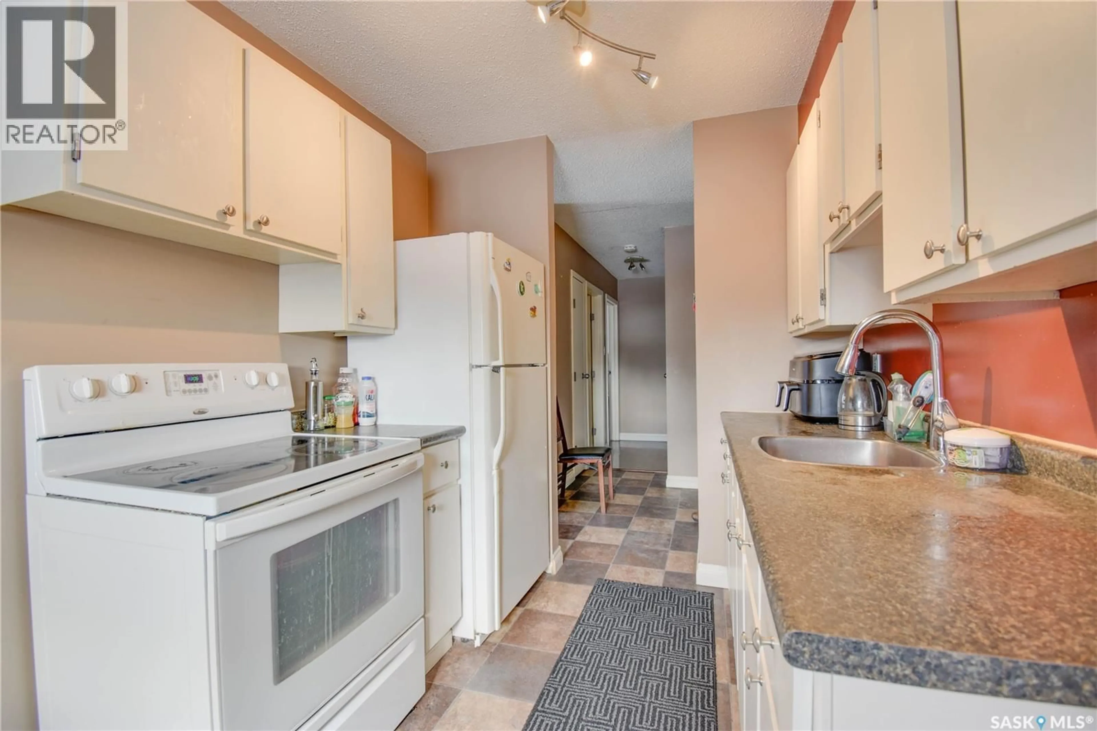 Standard kitchen, unknown for 18 116 ACADIA COURT, Saskatoon Saskatchewan S7H4T7