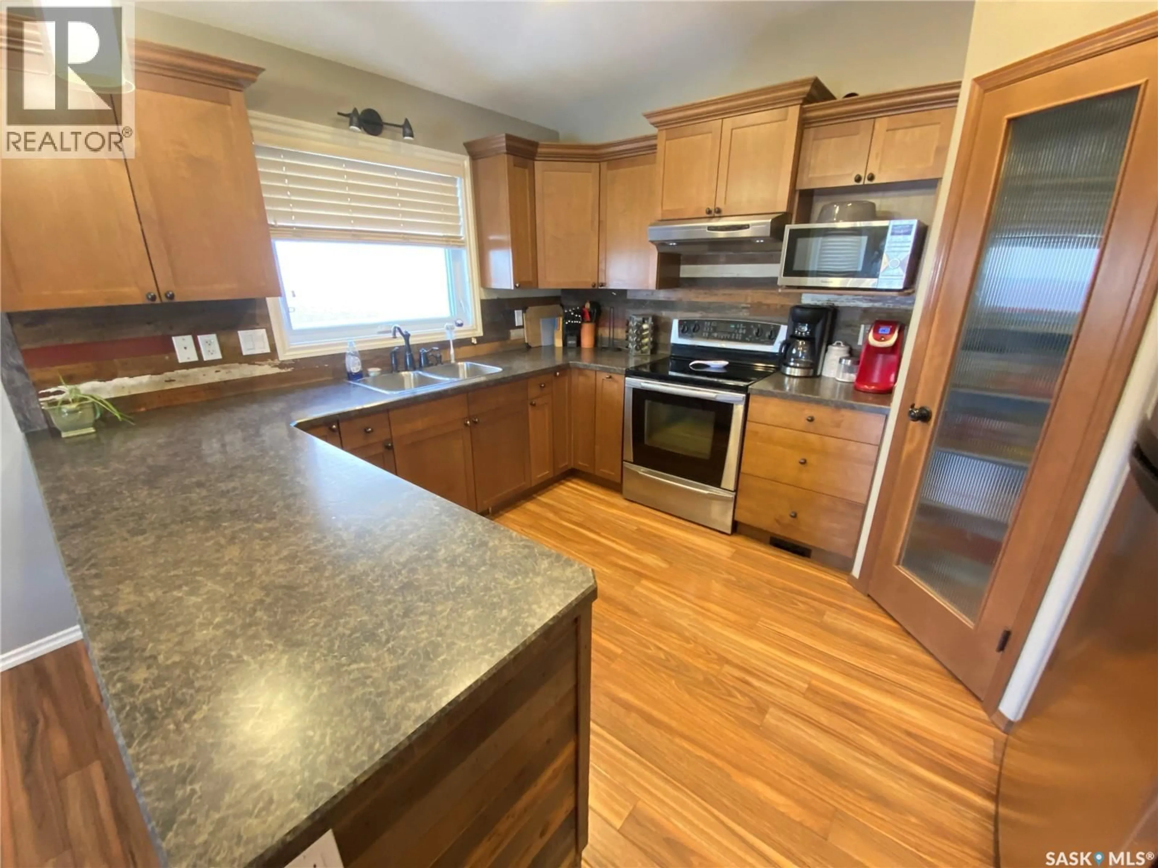 Standard kitchen, unknown for 79 ROSS DRIVE, Yorkton Saskatchewan S3N3Z9