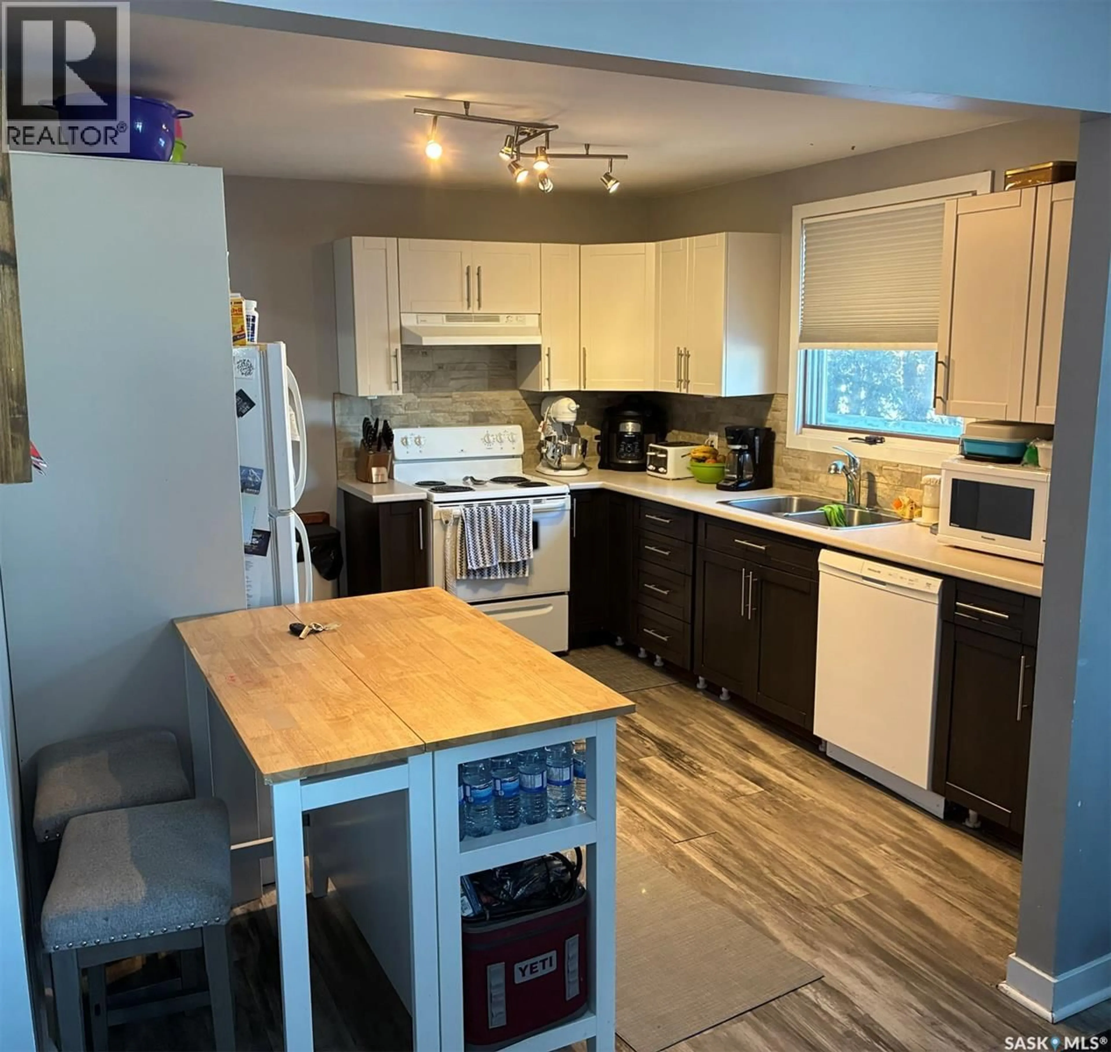 Open concept kitchen, unknown for 516 3RD STREET, Meadow Lake Saskatchewan S9X1H1