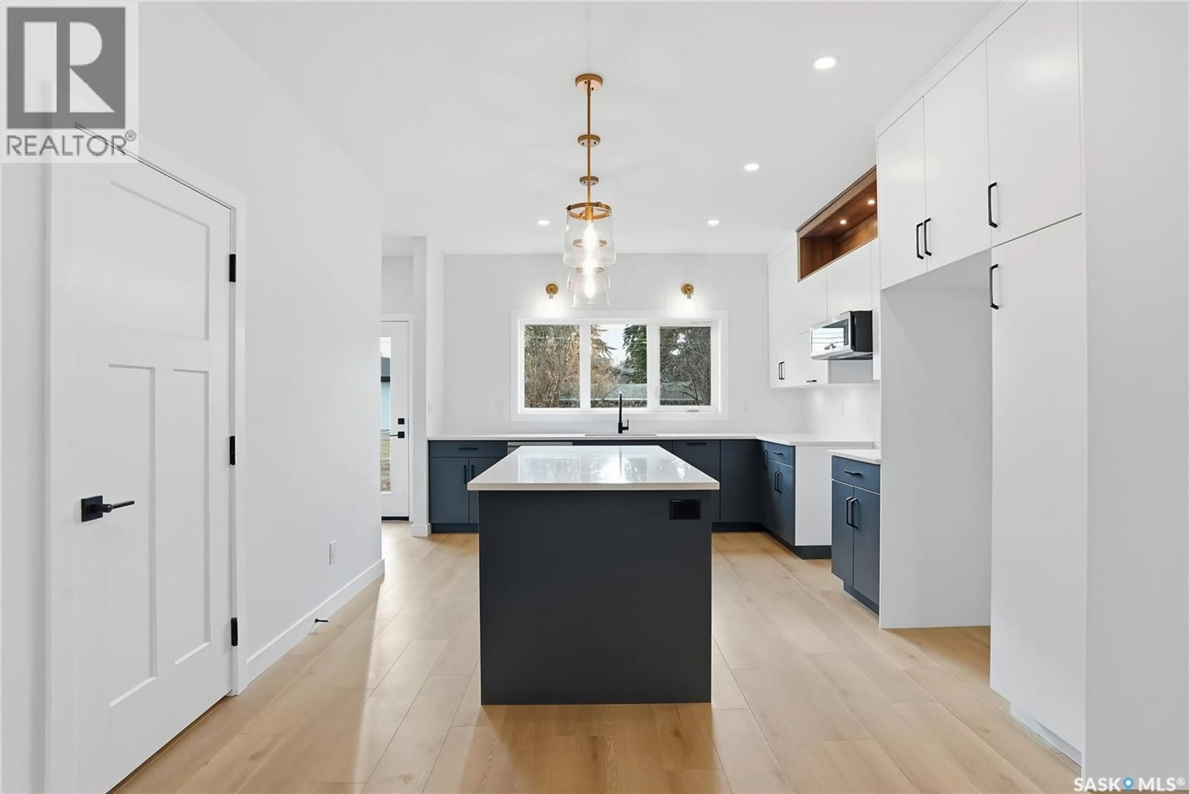 Open concept kitchen, unknown for 1218 11TH STREET, Saskatoon Saskatchewan S7H0G3