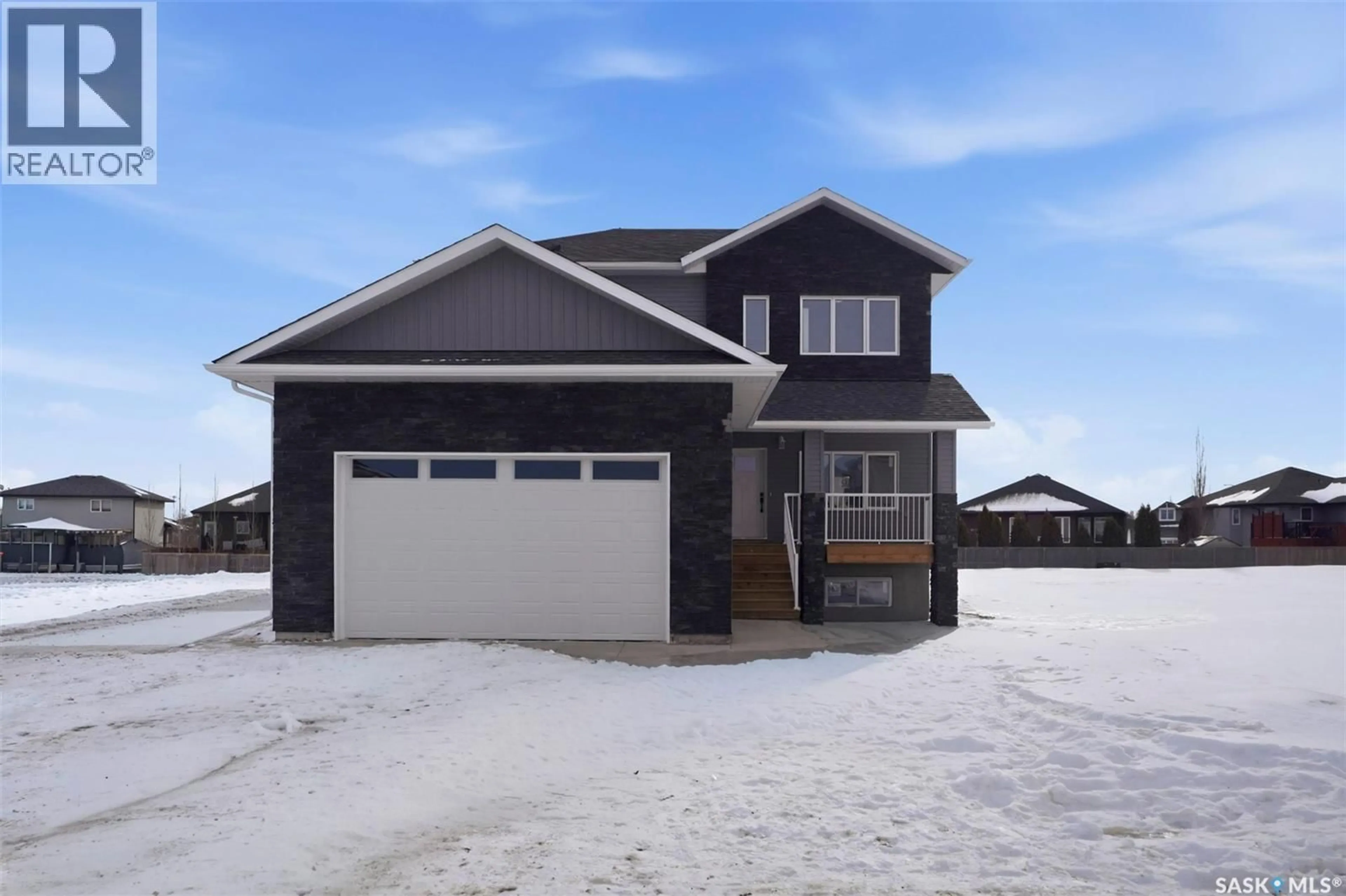 Home with vinyl exterior material, street for 442 KINLOCH CRESCENT, Saskatoon Saskatchewan S7M5K1