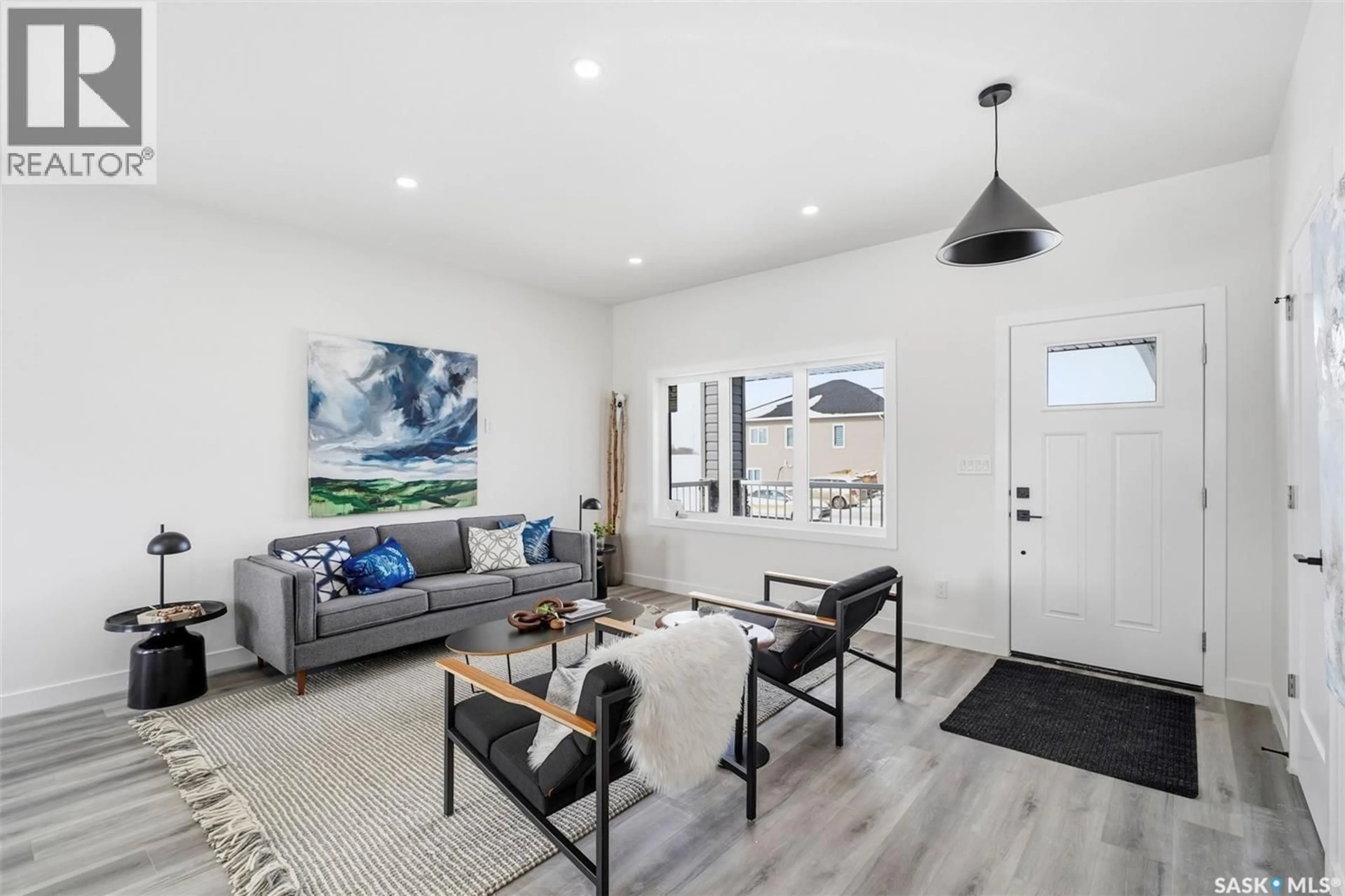 Living room with furniture, unknown for 442 KINLOCH CRESCENT, Saskatoon Saskatchewan S7M5K1