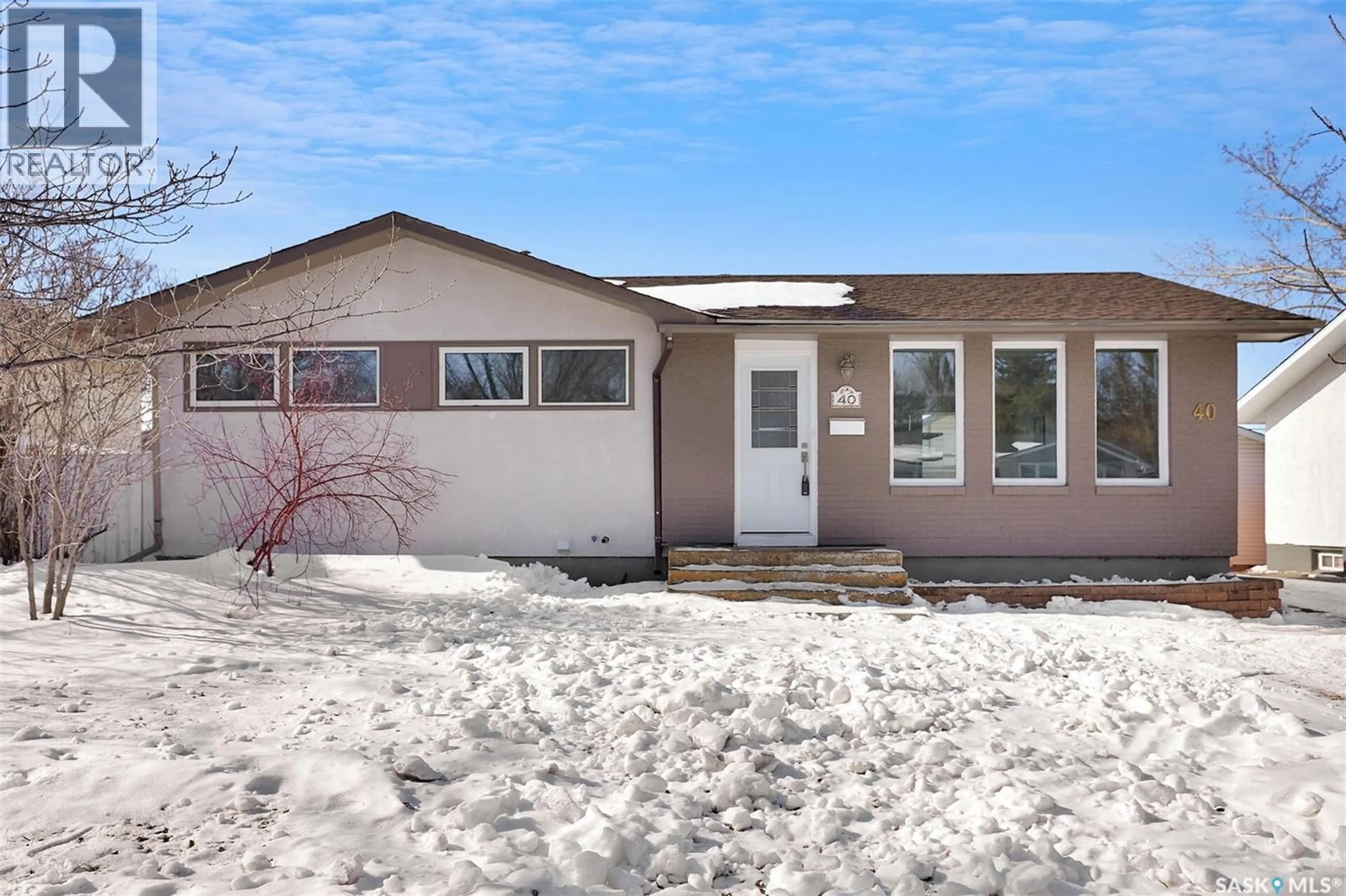 Home with vinyl exterior material, street for 40 RICHARDSON CRESCENT, Regina Saskatchewan S4S4J3