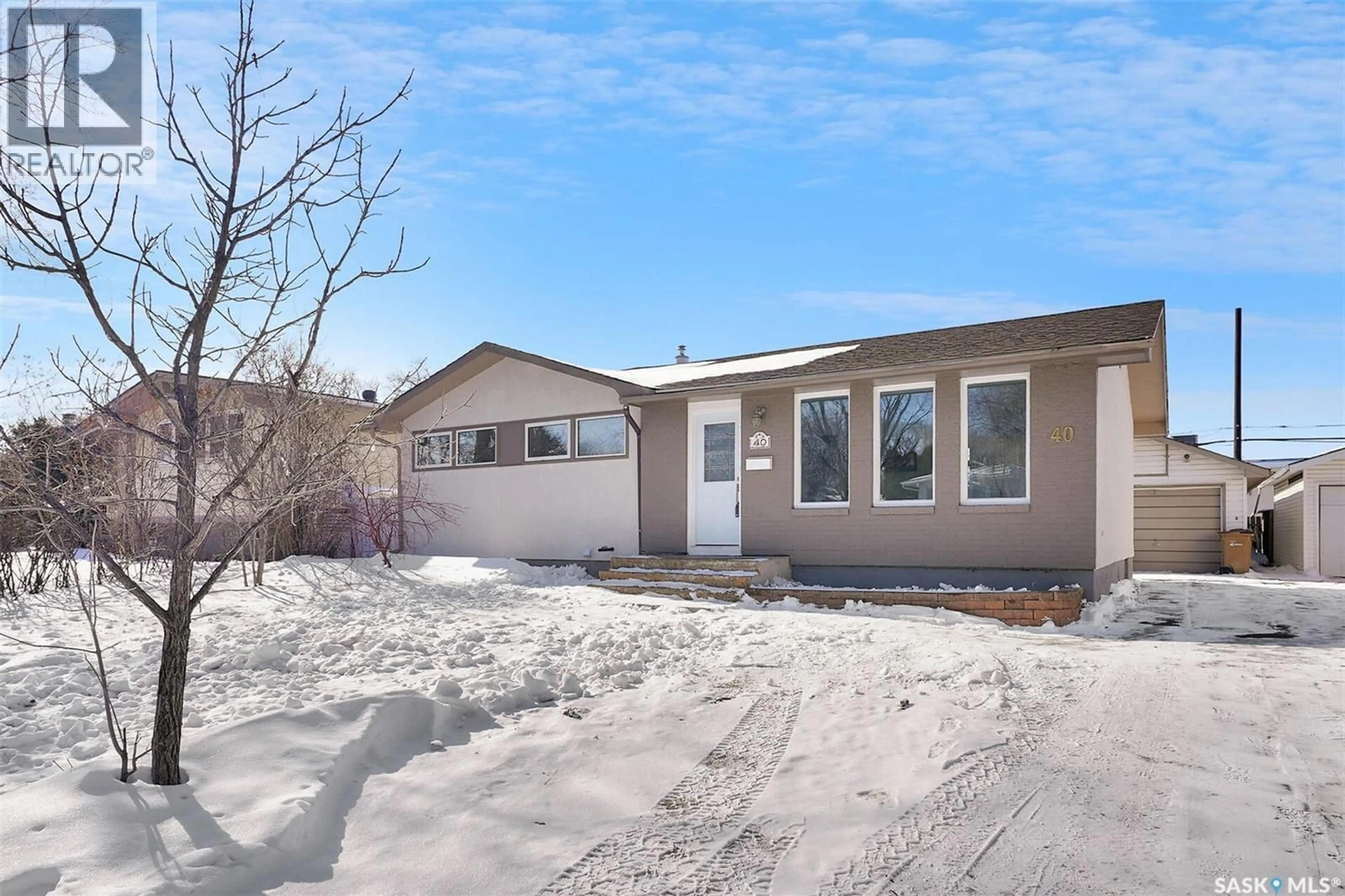 Home with vinyl exterior material, street for 40 RICHARDSON CRESCENT, Regina Saskatchewan S4S4J3