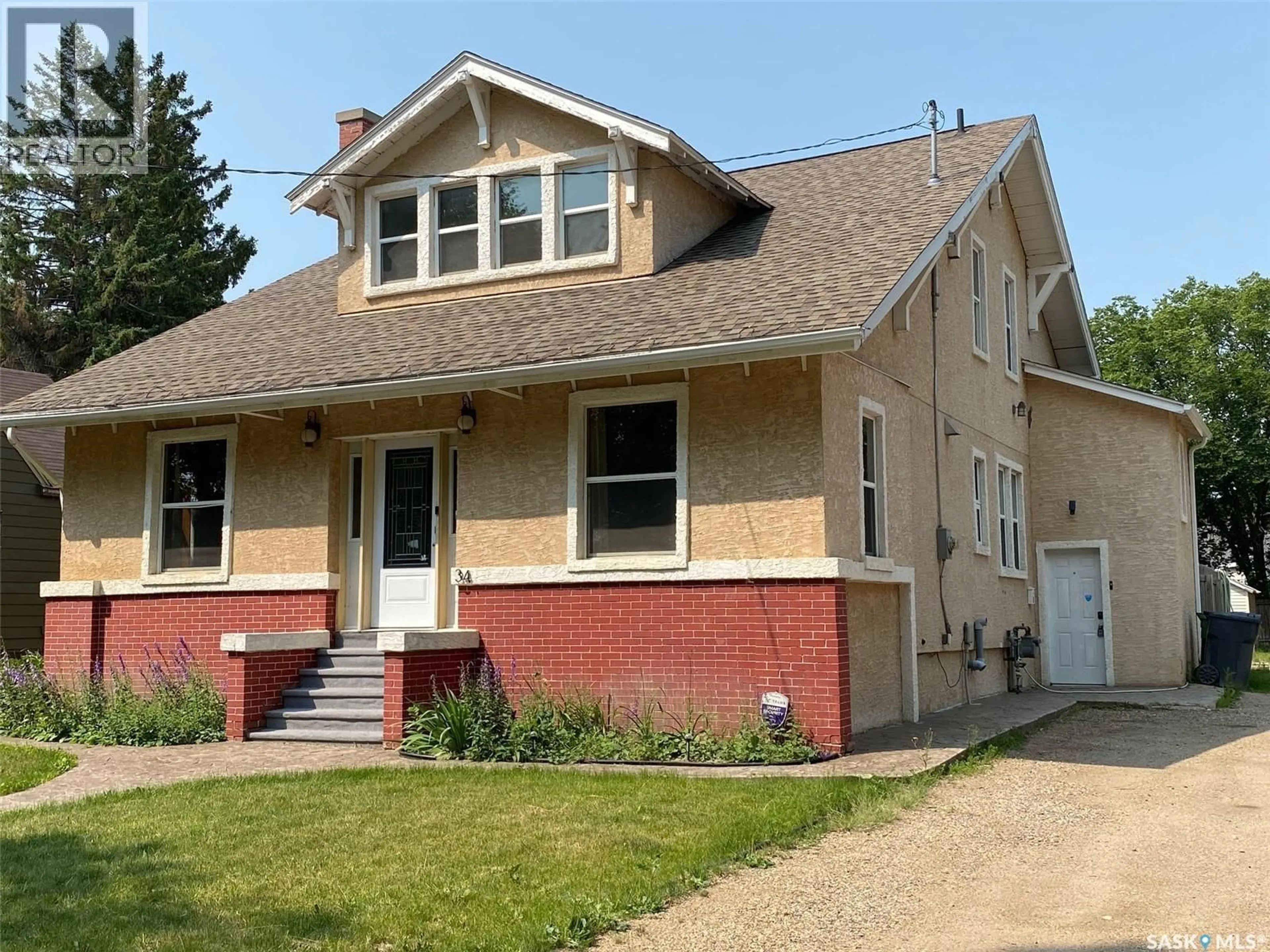 Home with vinyl exterior material, street for 34 LAURIER AVENUE, Yorkton Saskatchewan S3N1T7