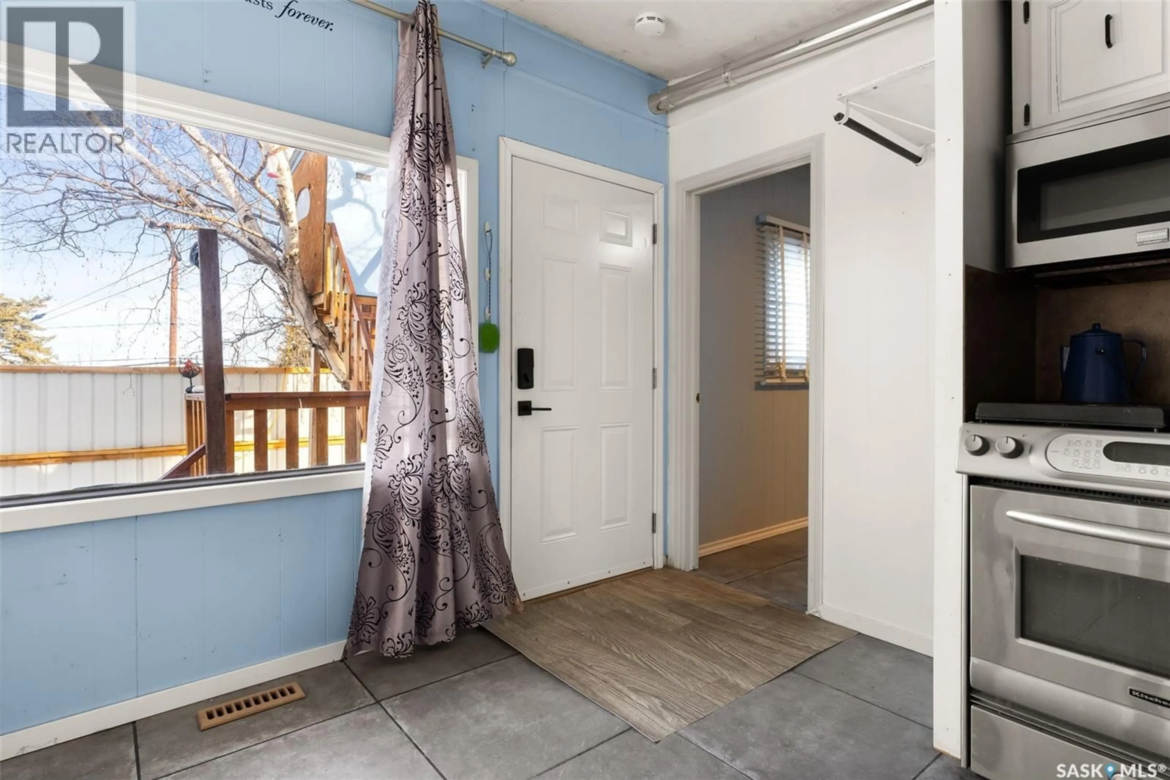 Indoor entryway for 1105 5TH AVENUE, Regina Beach Saskatchewan S0G4C0