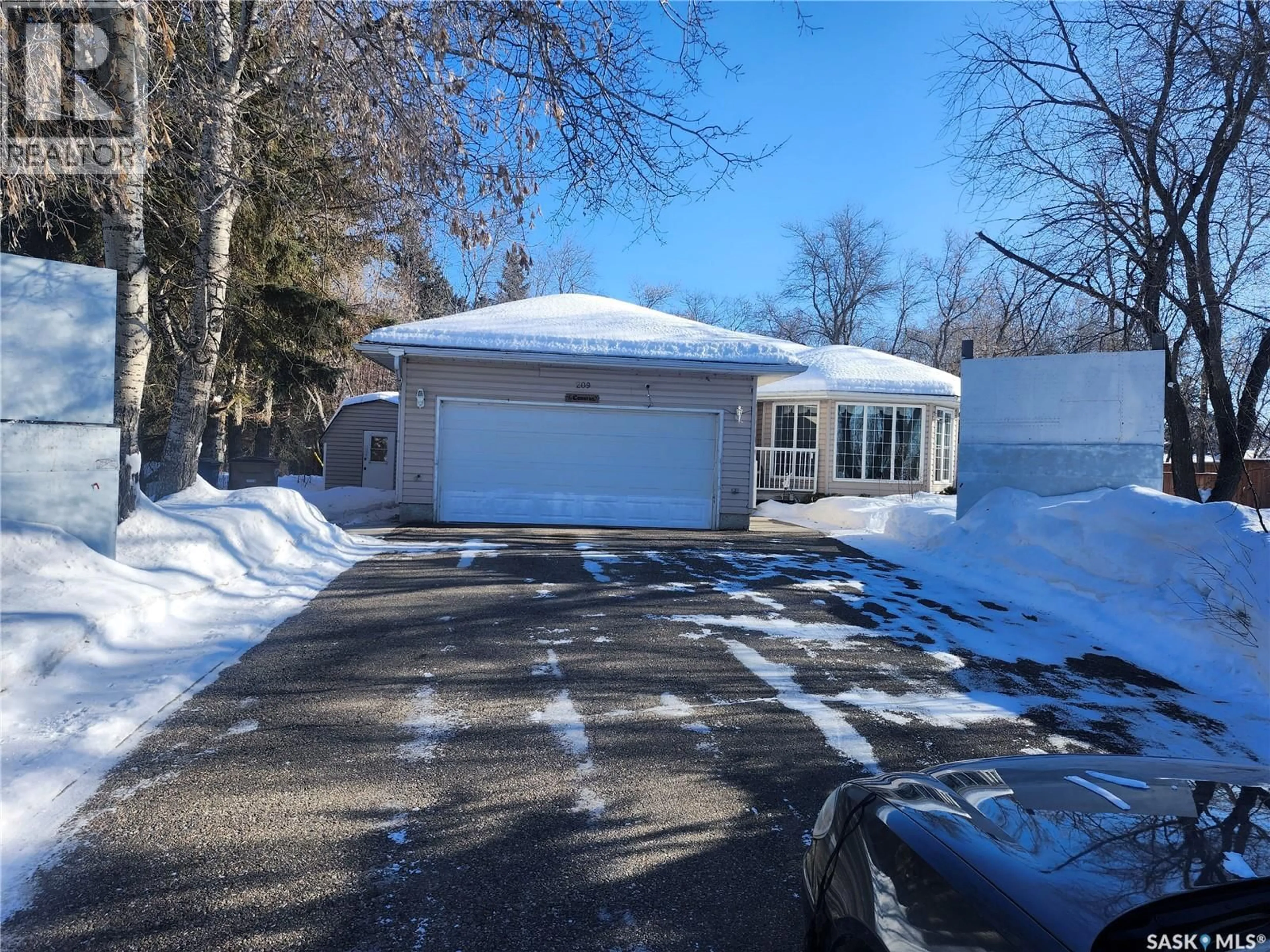 Indoor garage for 209 1ST AVENUE, Big River Saskatchewan S0J0E0